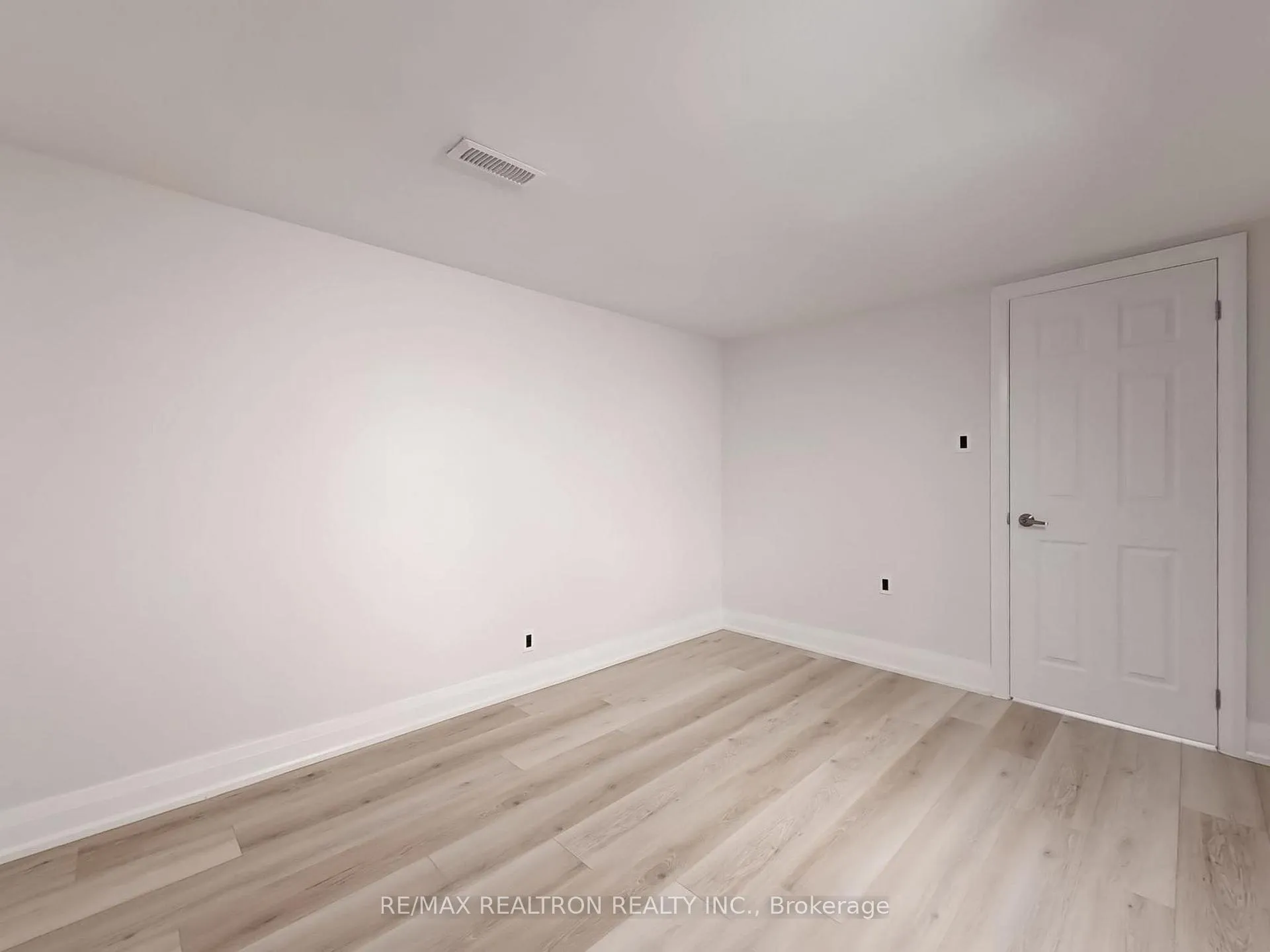 Photo 14 of Unit Bsmt, 28 Blue Spruce Lane, Markham, Royal Orchard — HOMEH
