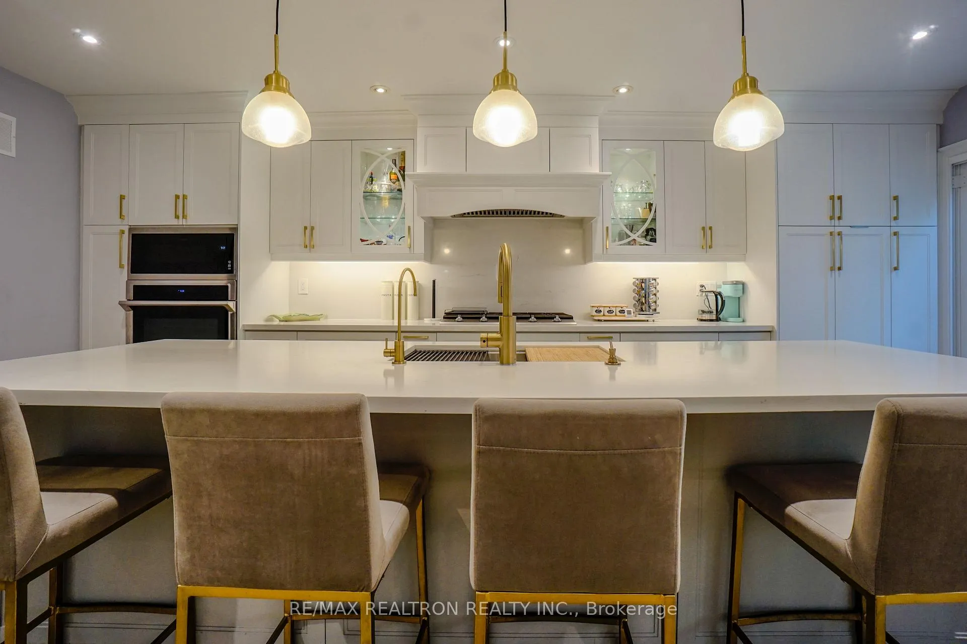 Photo 3 of 206 Carlton Road, Markham, Unionville — HOMEH
