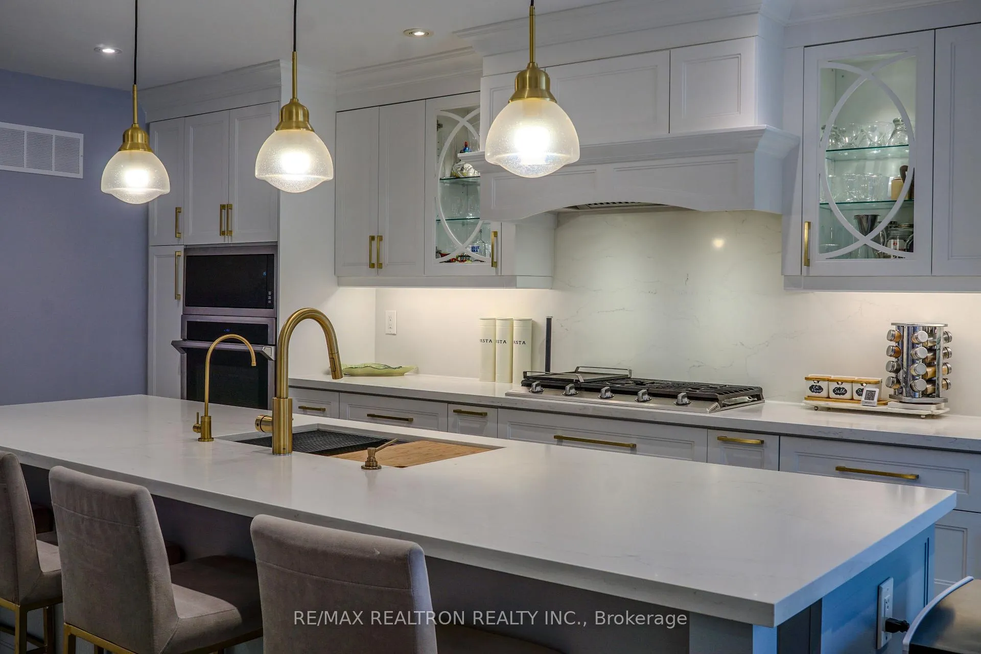 Photo 6 of 206 Carlton Road, Markham, Unionville — HOMEH