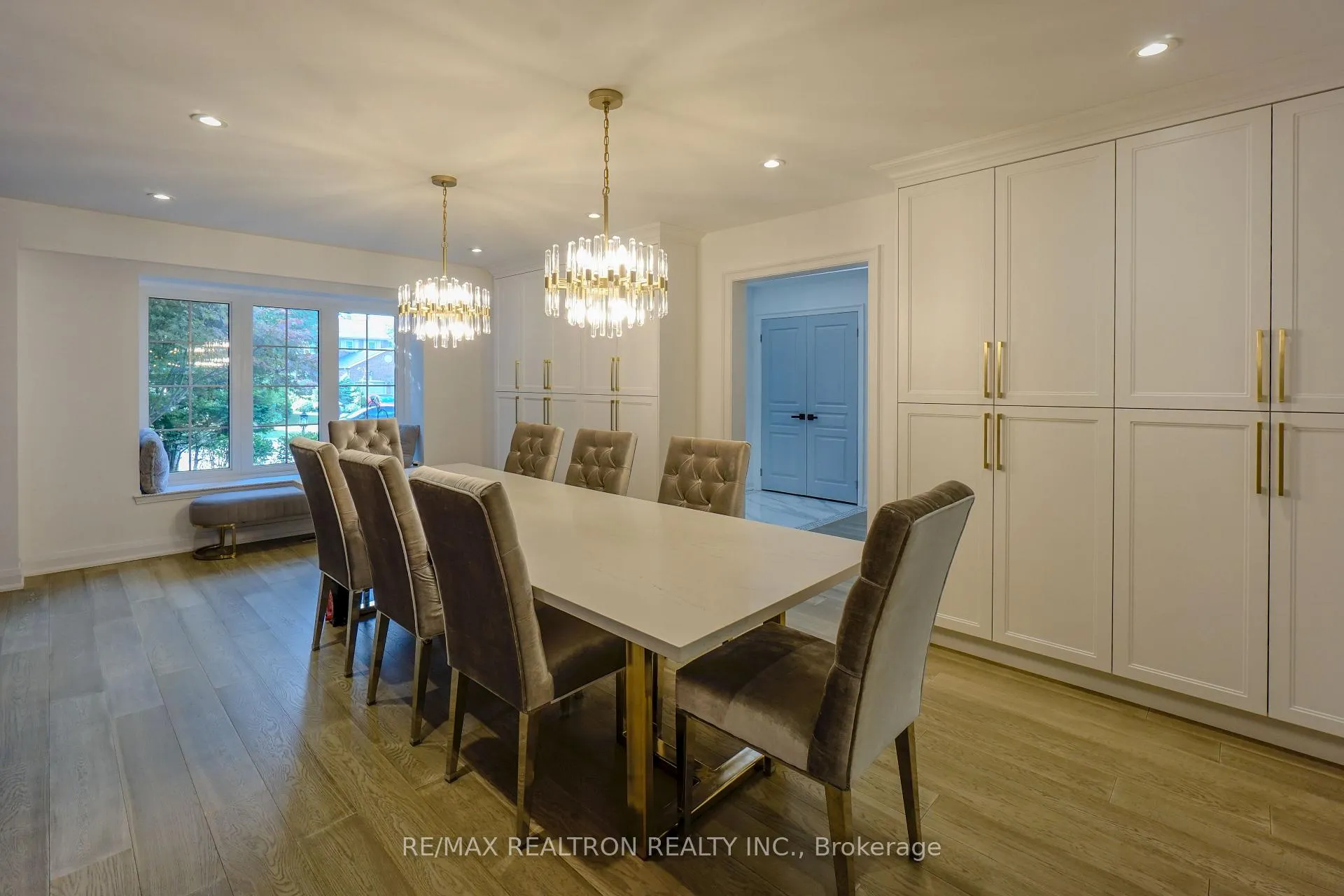 Photo 9 of 206 Carlton Road, Markham, Unionville — HOMEH
