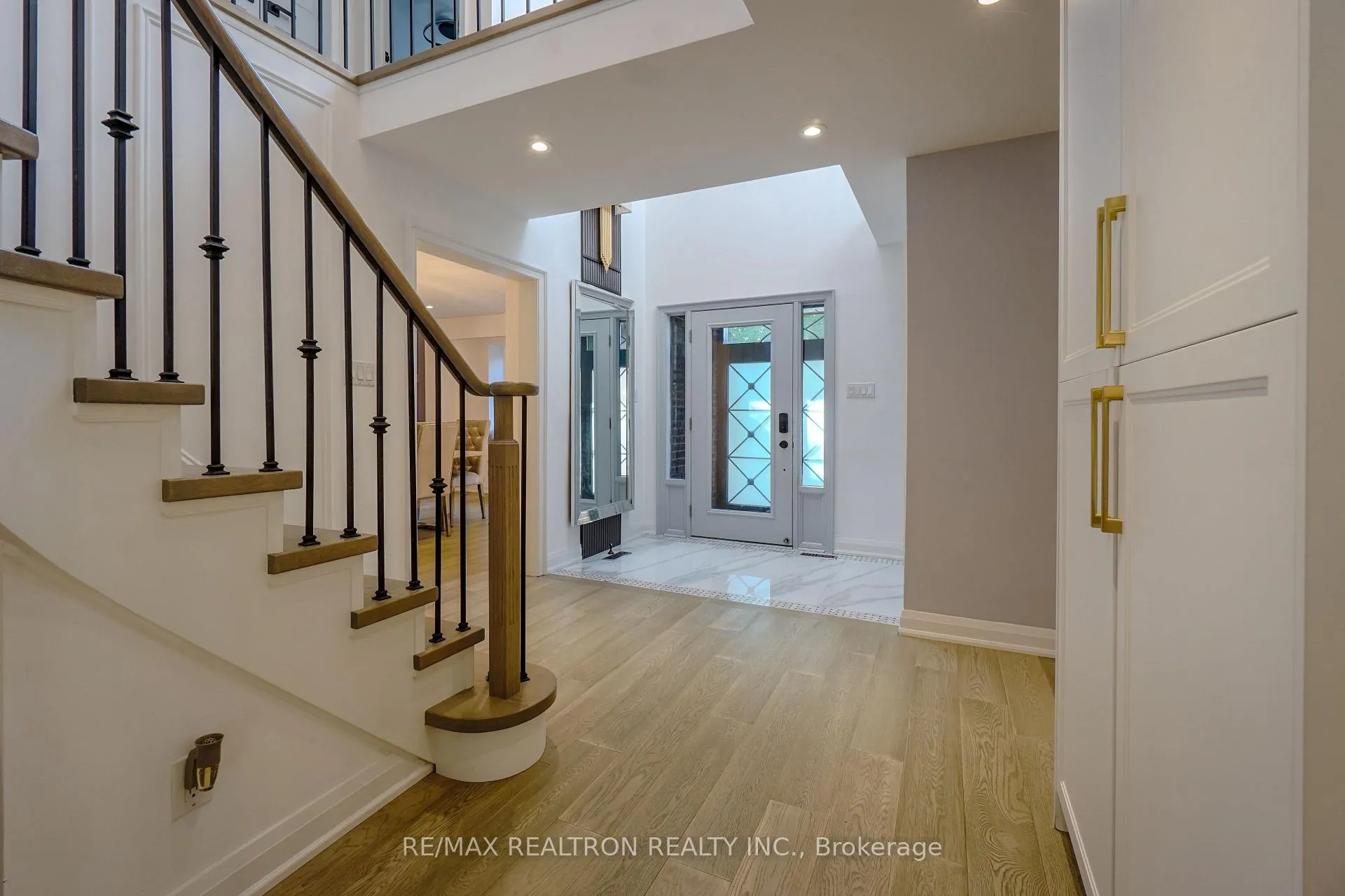 Photo 13 of 206 Carlton Road, Markham, Unionville — HOMEH