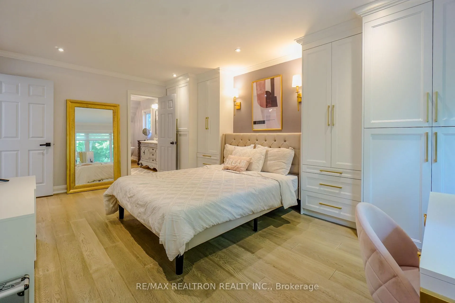 Photo 21 of 206 Carlton Road, Markham, Unionville — HOMEH