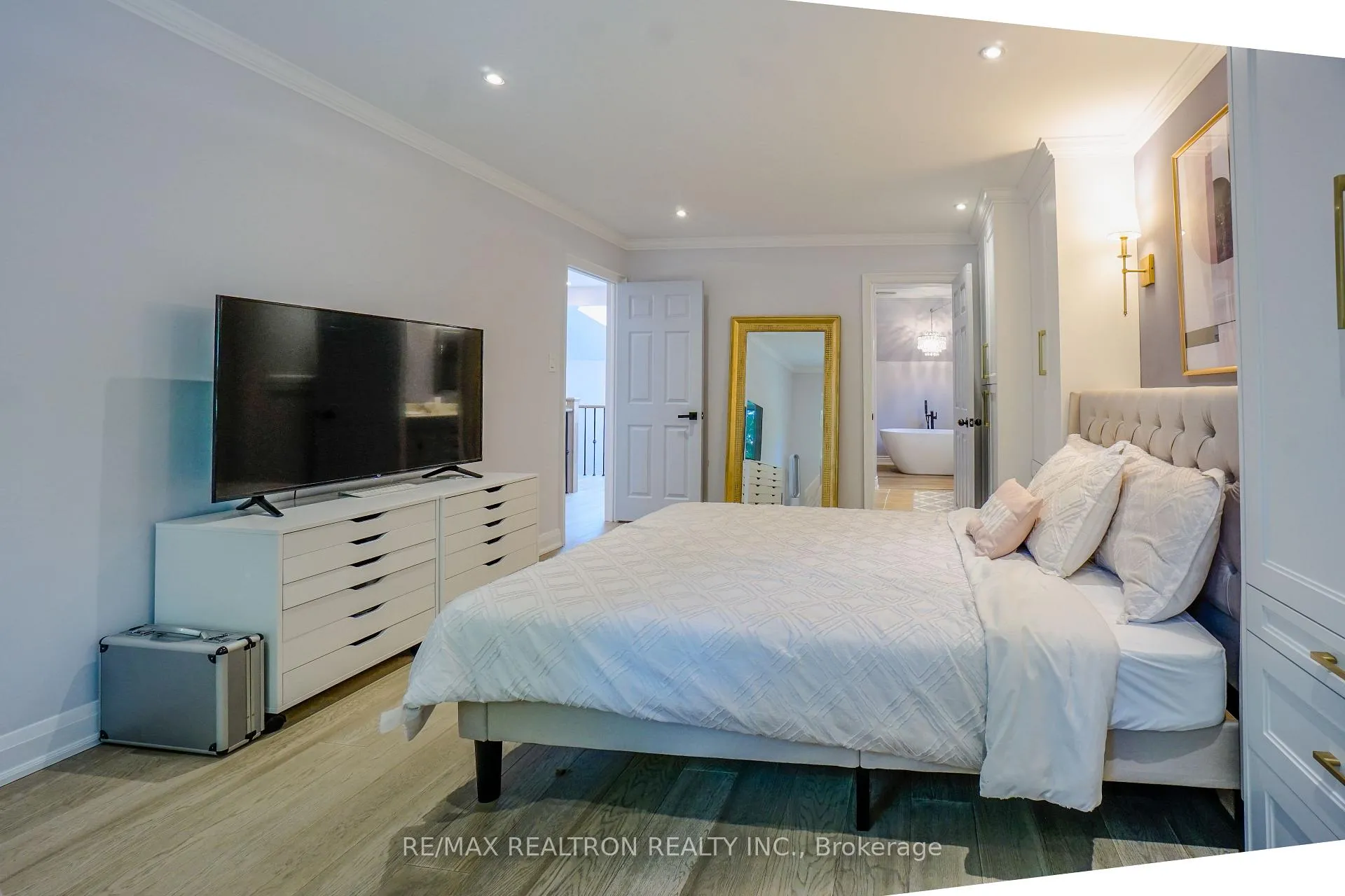 Photo 22 of 206 Carlton Road, Markham, Unionville — HOMEH