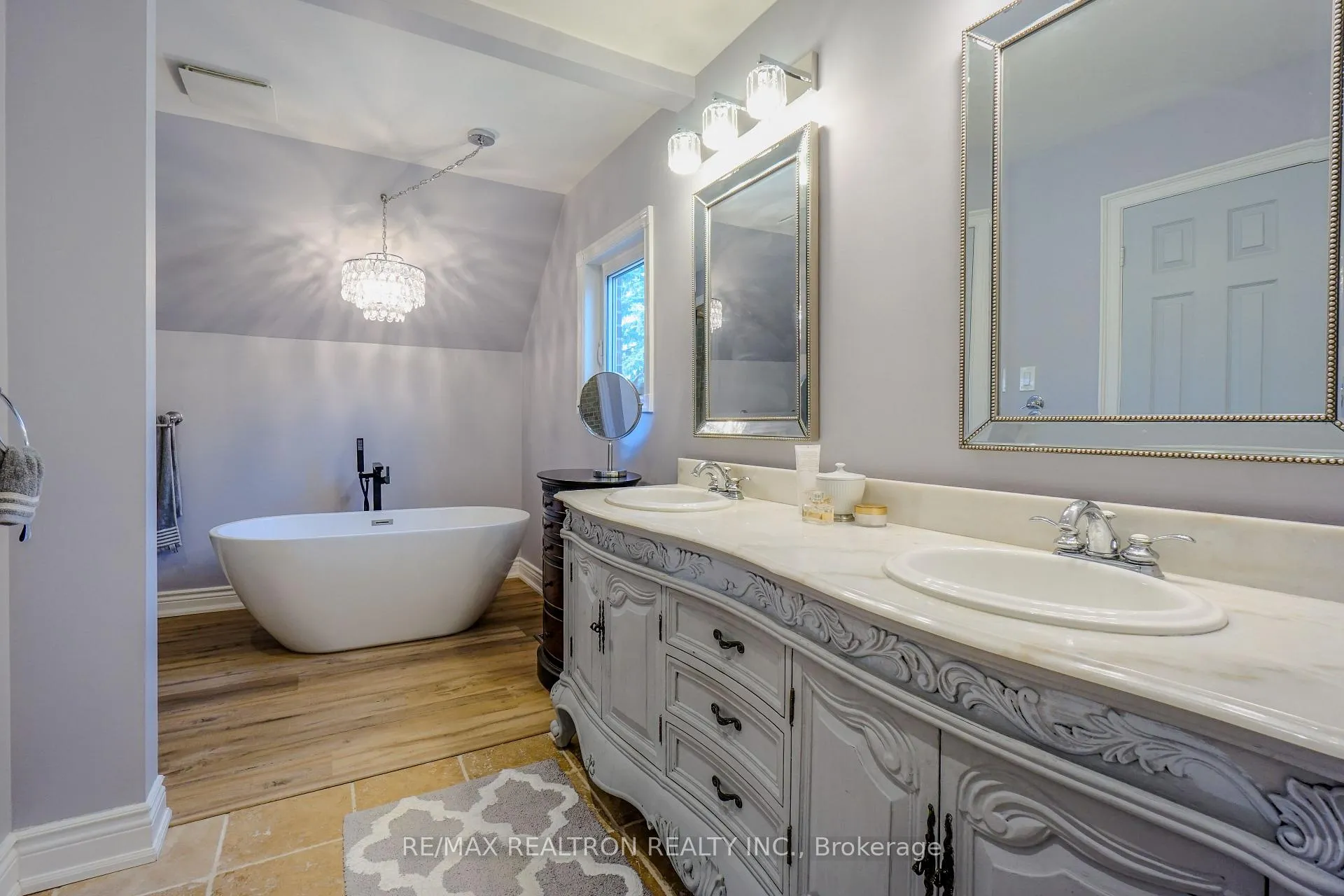 Photo 26 of 206 Carlton Road, Markham, Unionville — HOMEH