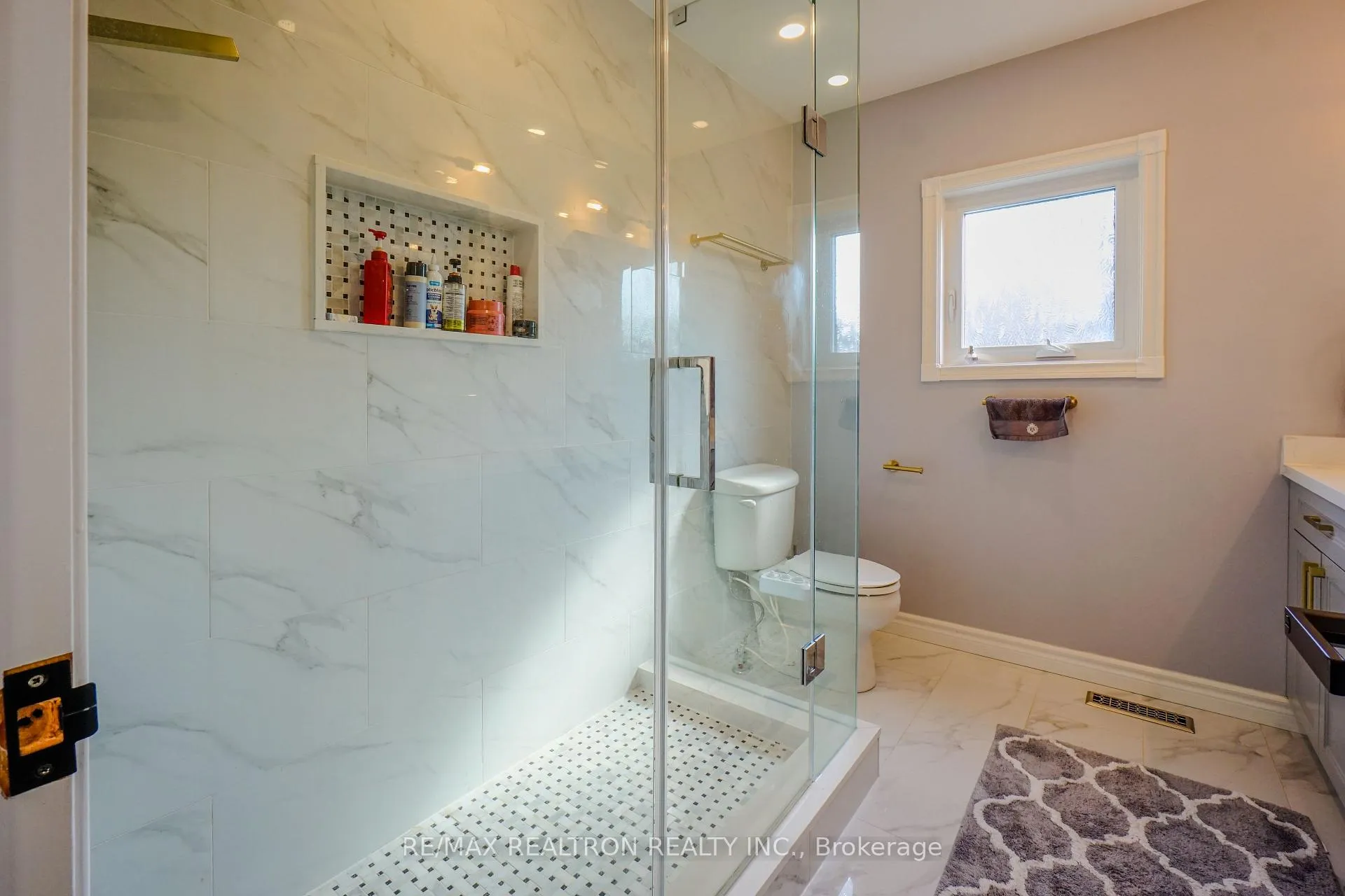 Photo 35 of 206 Carlton Road, Markham, Unionville — HOMEH