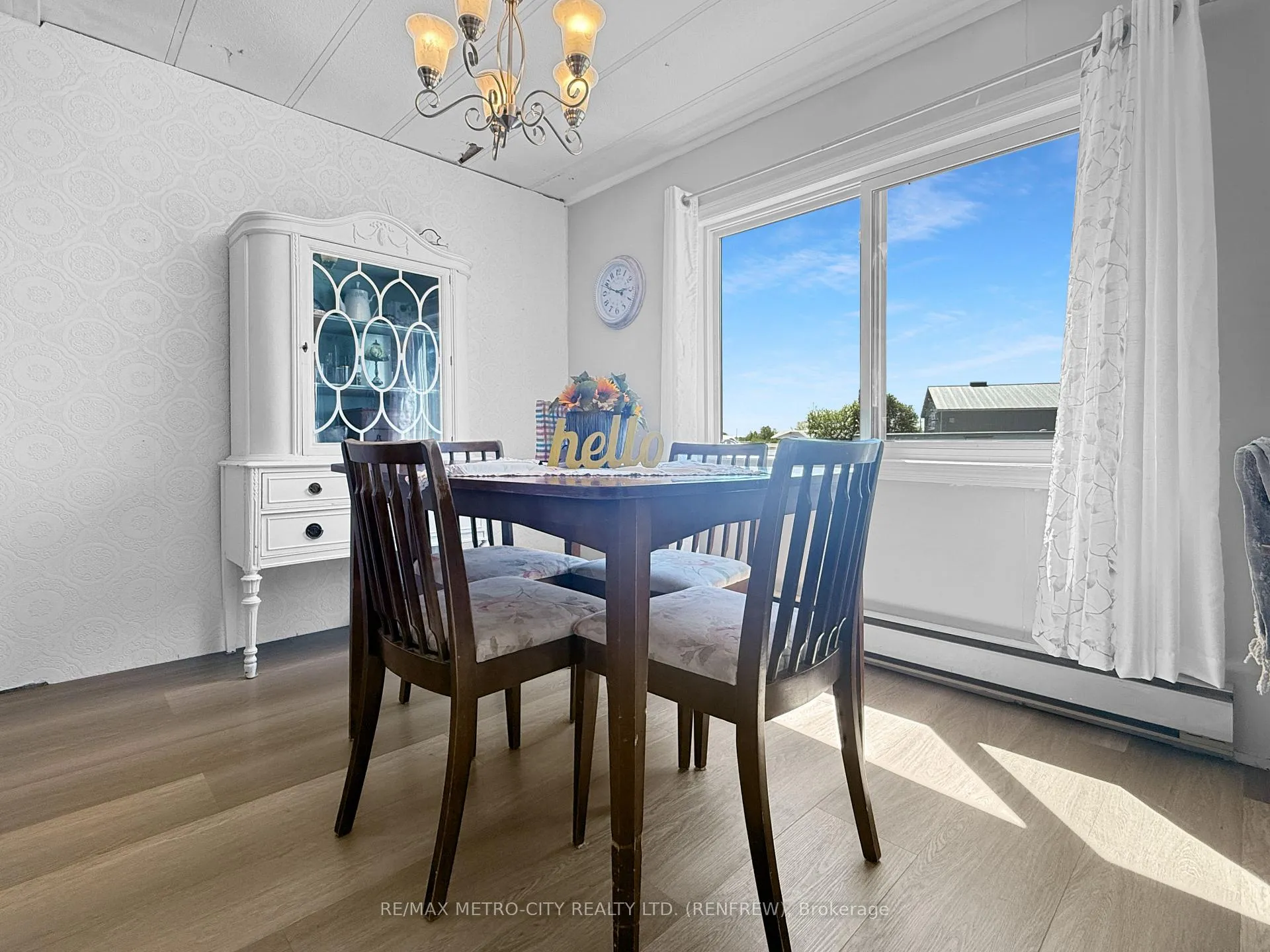 Photo 8 of 211 Elliott Crescent, Renfrew — HOMEH