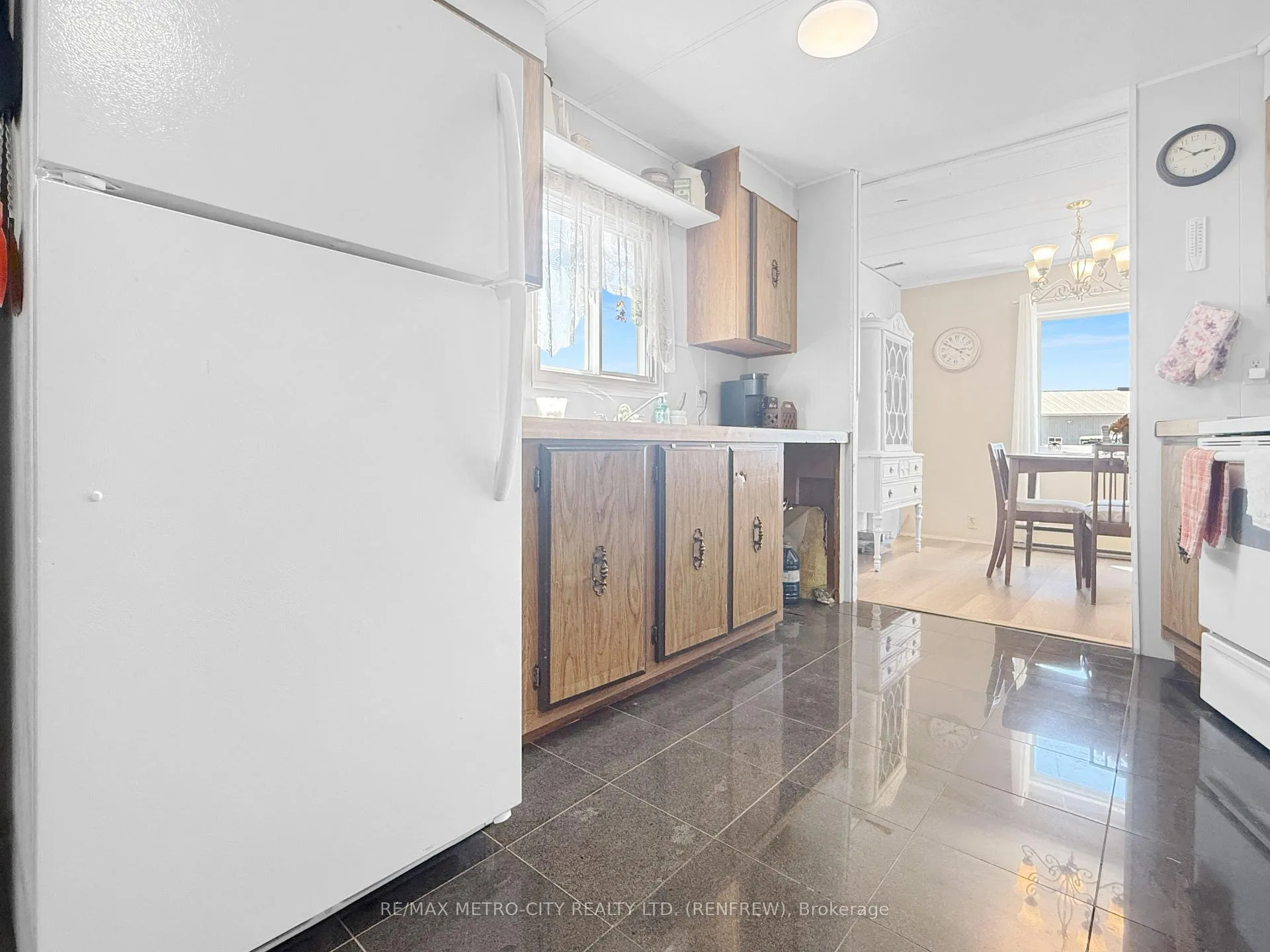 Photo 22 of 211 Elliott Crescent, Renfrew — HOMEH