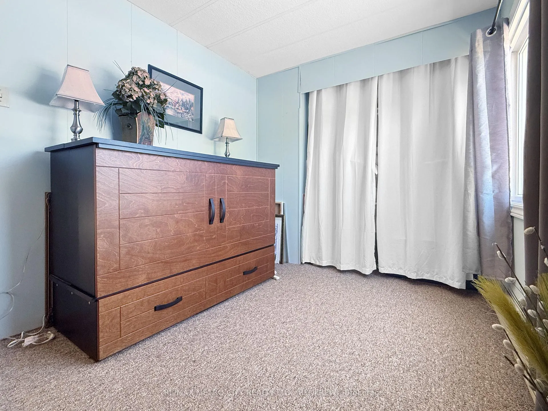 Photo 14 of 211 Elliott Crescent, Renfrew — HOMEH