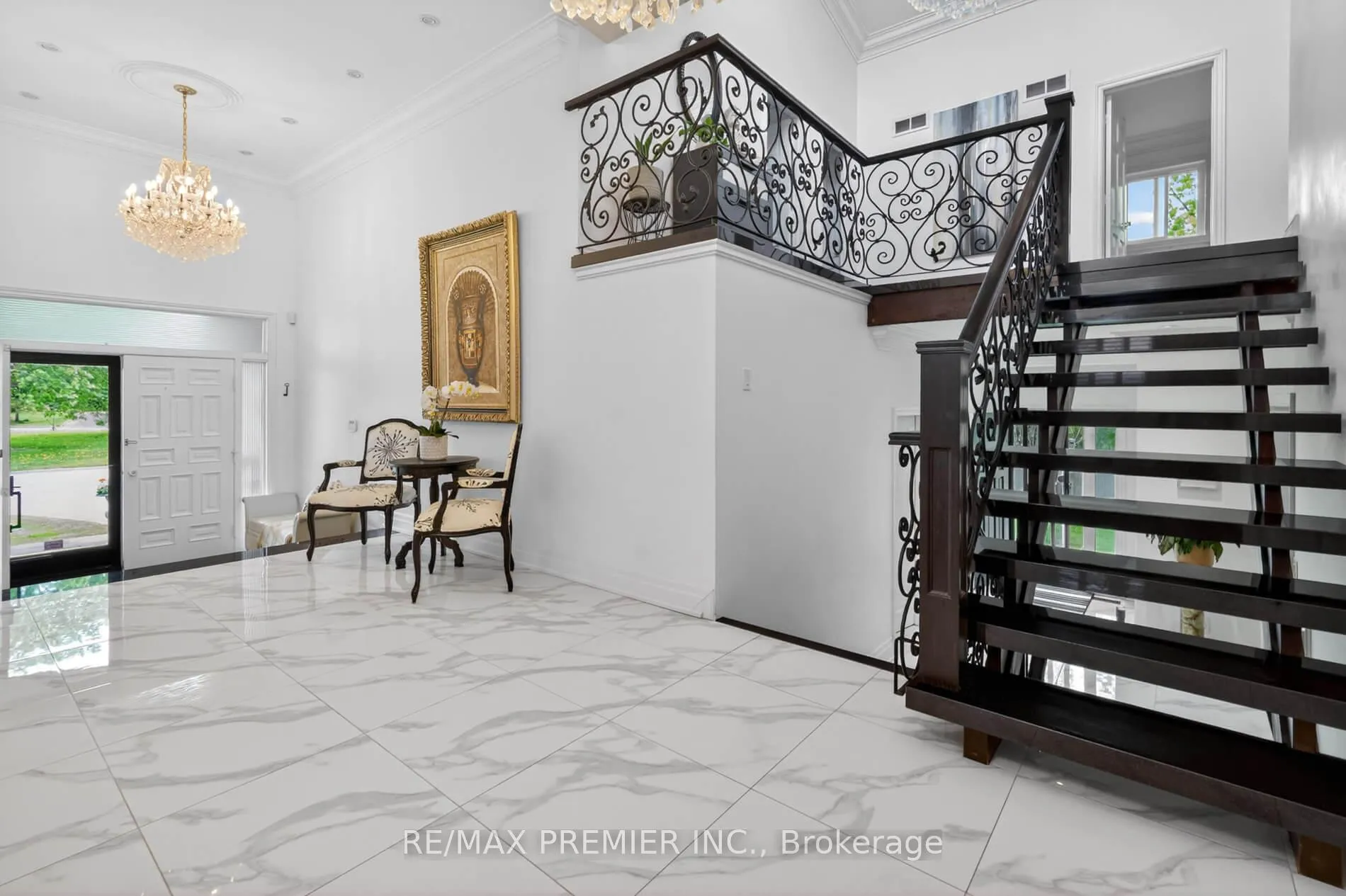 Photo 3 of 21 Forest Circle Court, Vaughan, East Woodbridge — HOMEH