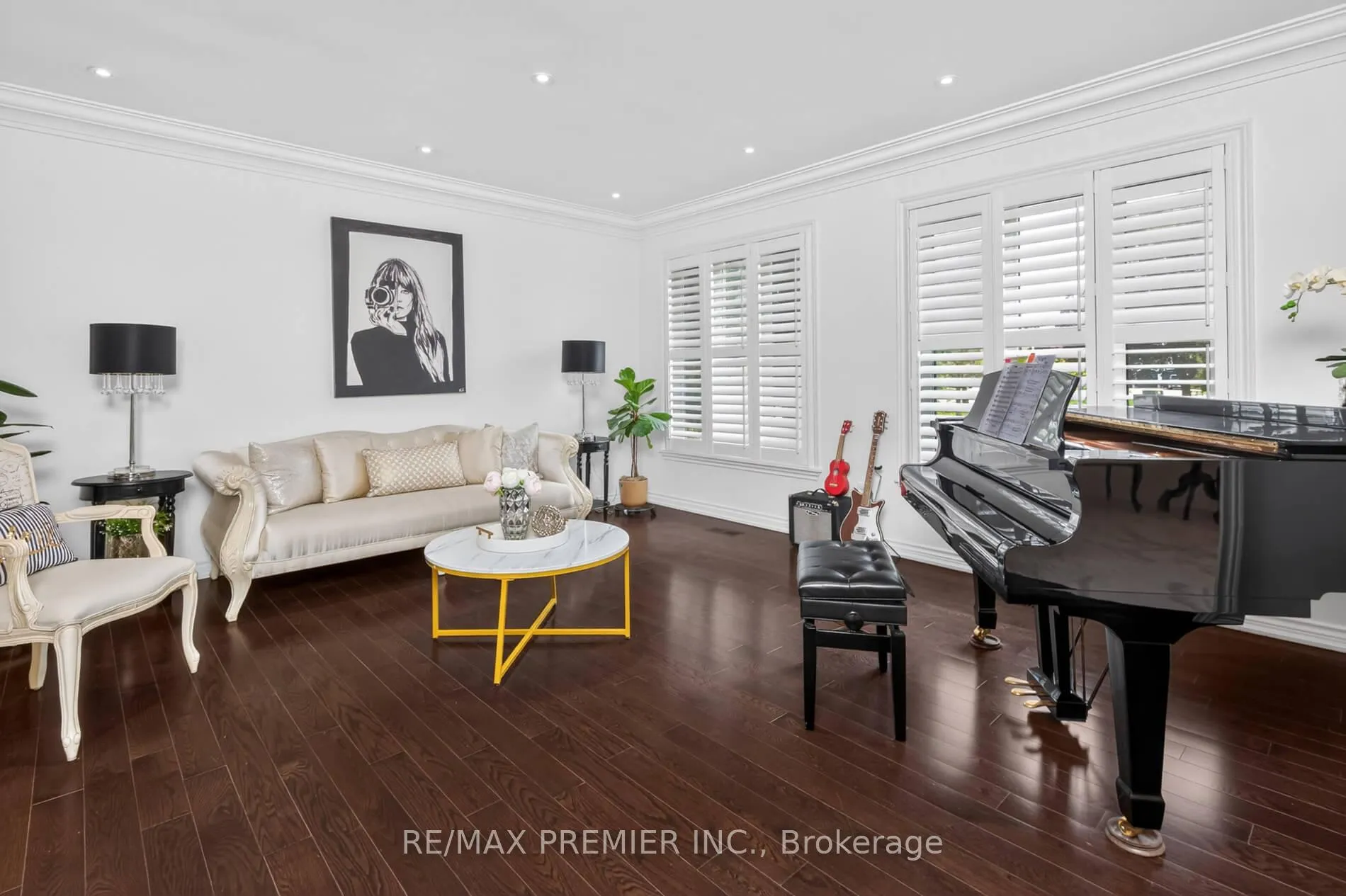 Photo 4 of 21 Forest Circle Court, Vaughan, East Woodbridge — HOMEH