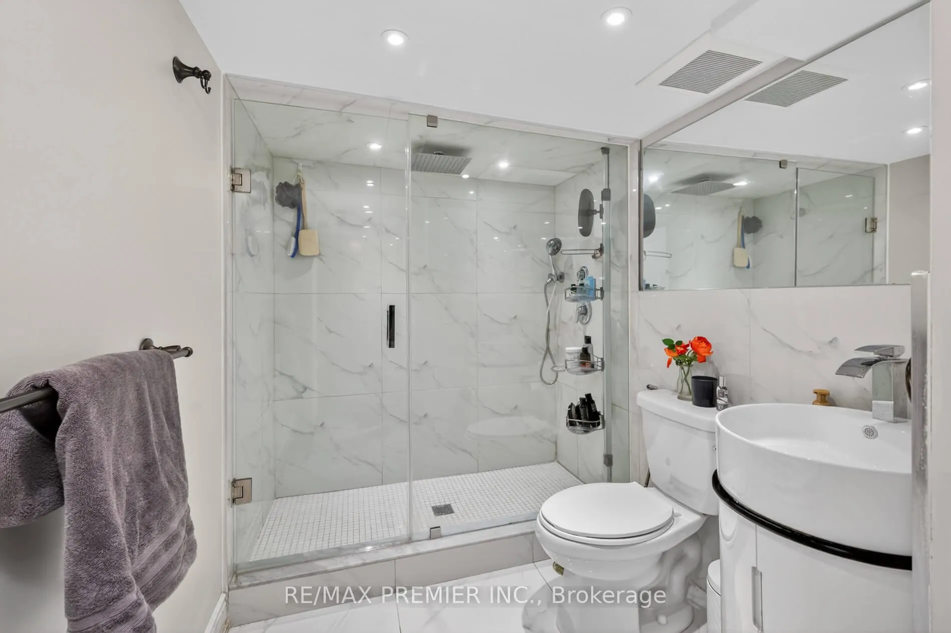 Photo 36 of 21 Forest Circle Court, Vaughan, East Woodbridge — HOMEH