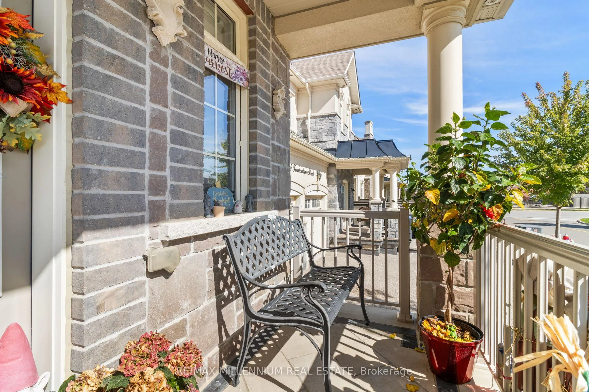 Photo 3 of 6 Trentonian Street, Brampton, Sandringham-Wellington North — HOMEH
