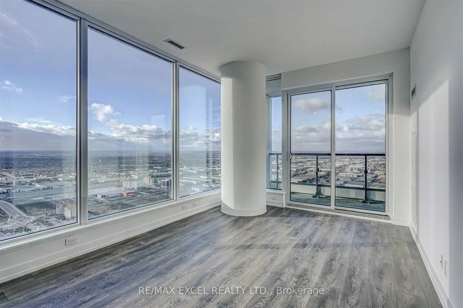 Photo 4 of Unit 4910, 5 Buttermill Avenue, Vaughan, Vaughan Corporate Centre — HOMEH