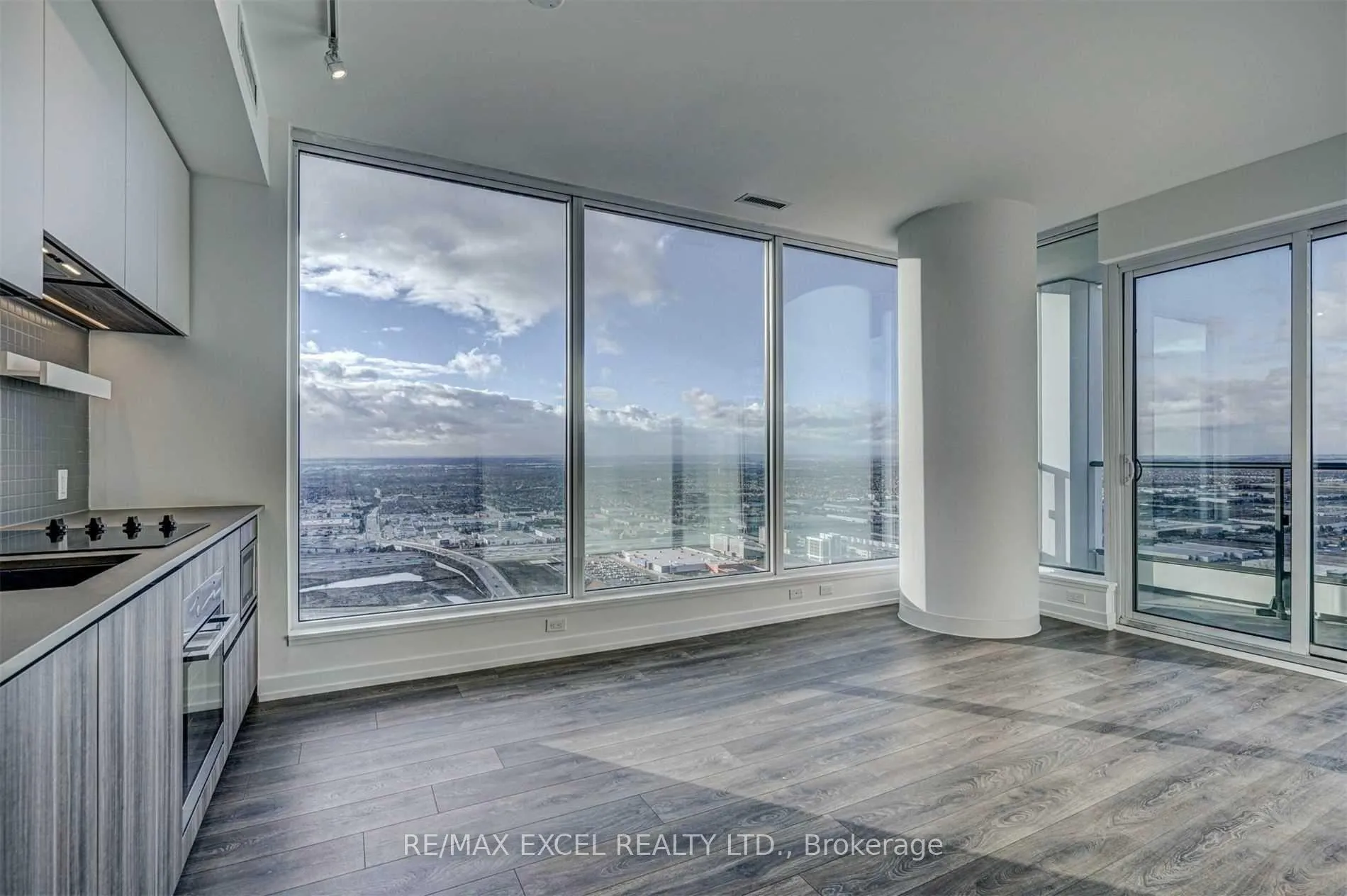 Photo 6 of Unit 4910, 5 Buttermill Avenue, Vaughan, Vaughan Corporate Centre — HOMEH