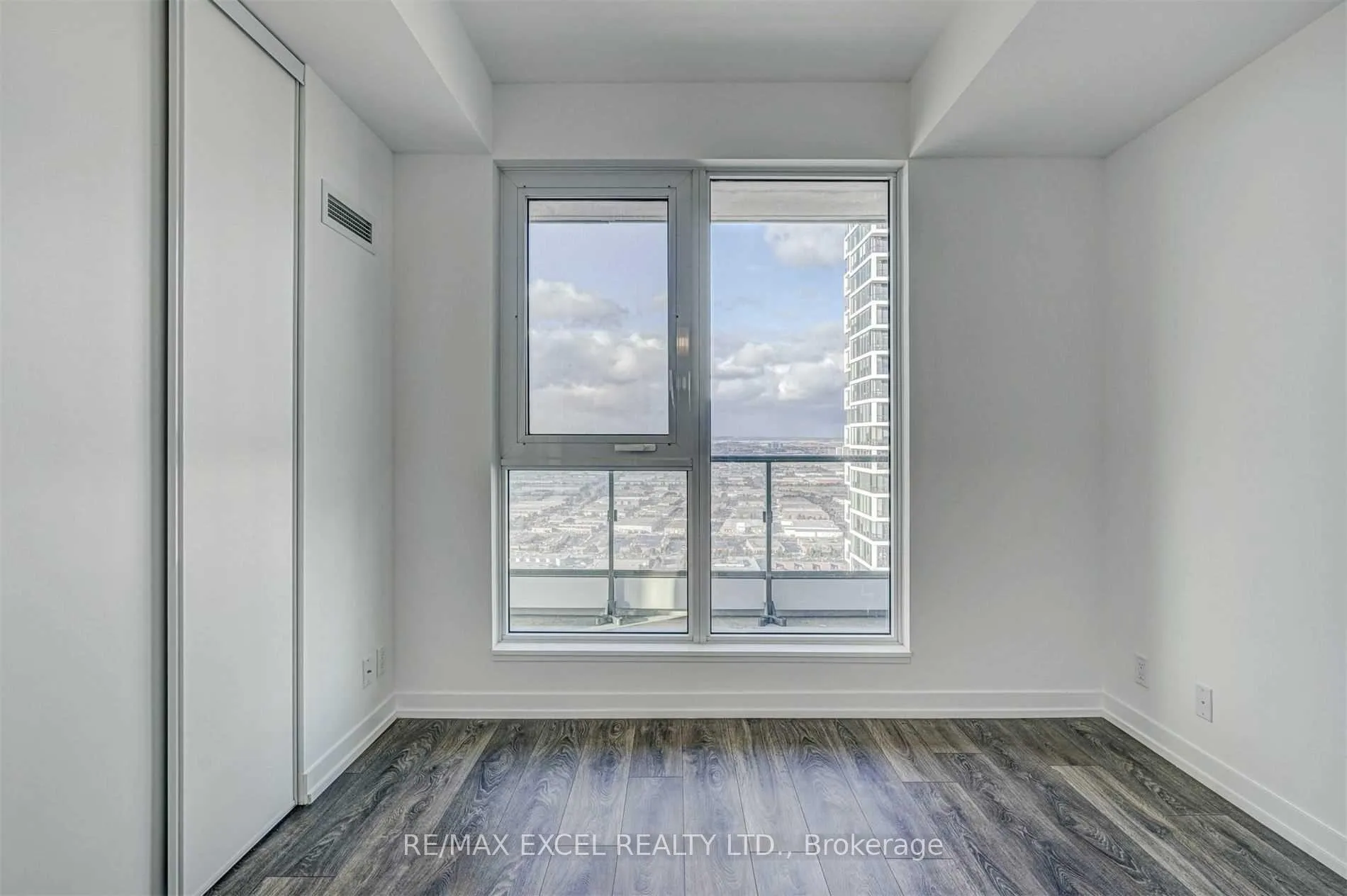 Photo 7 of Unit 4910, 5 Buttermill Avenue, Vaughan, Vaughan Corporate Centre — HOMEH