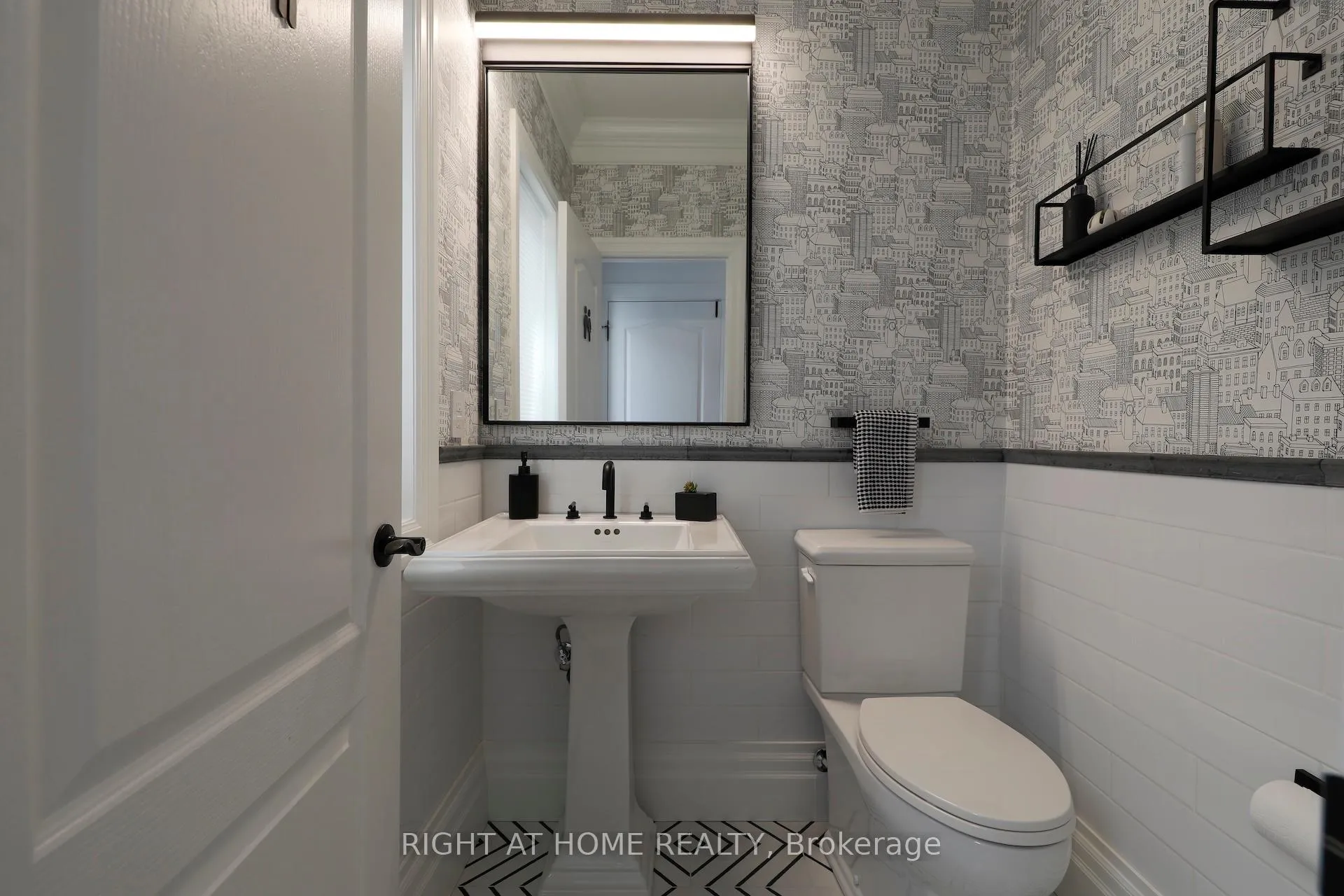 Photo 5 of 3342 Moses Way, Burlington, Alton — HOMEH
