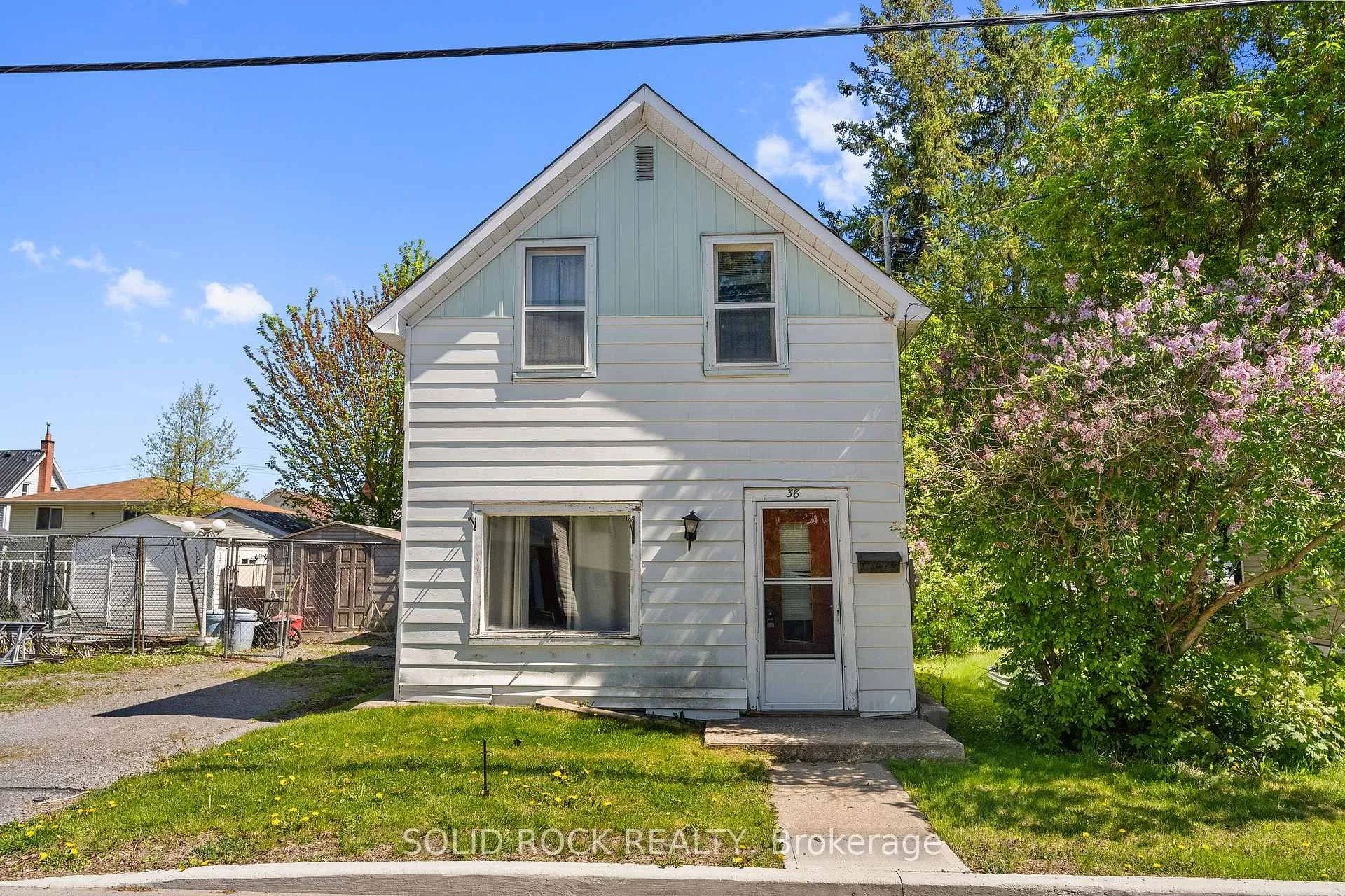 Front of 38 Hugh Street S