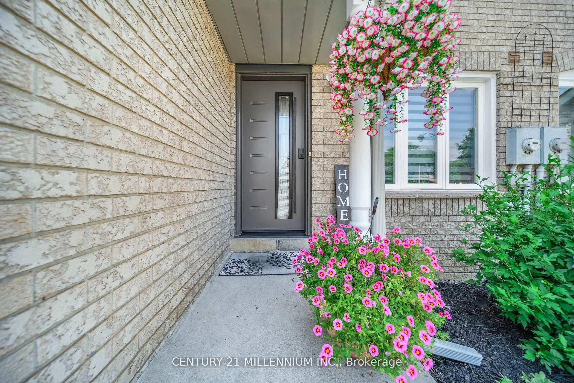 Photo 3 of 34 Gardenia Way, Caledon, Rural Caledon — HOMEH