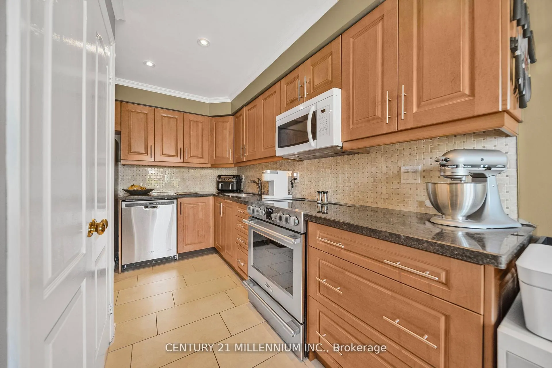 Photo 14 of 34 Gardenia Way, Caledon, Rural Caledon — HOMEH