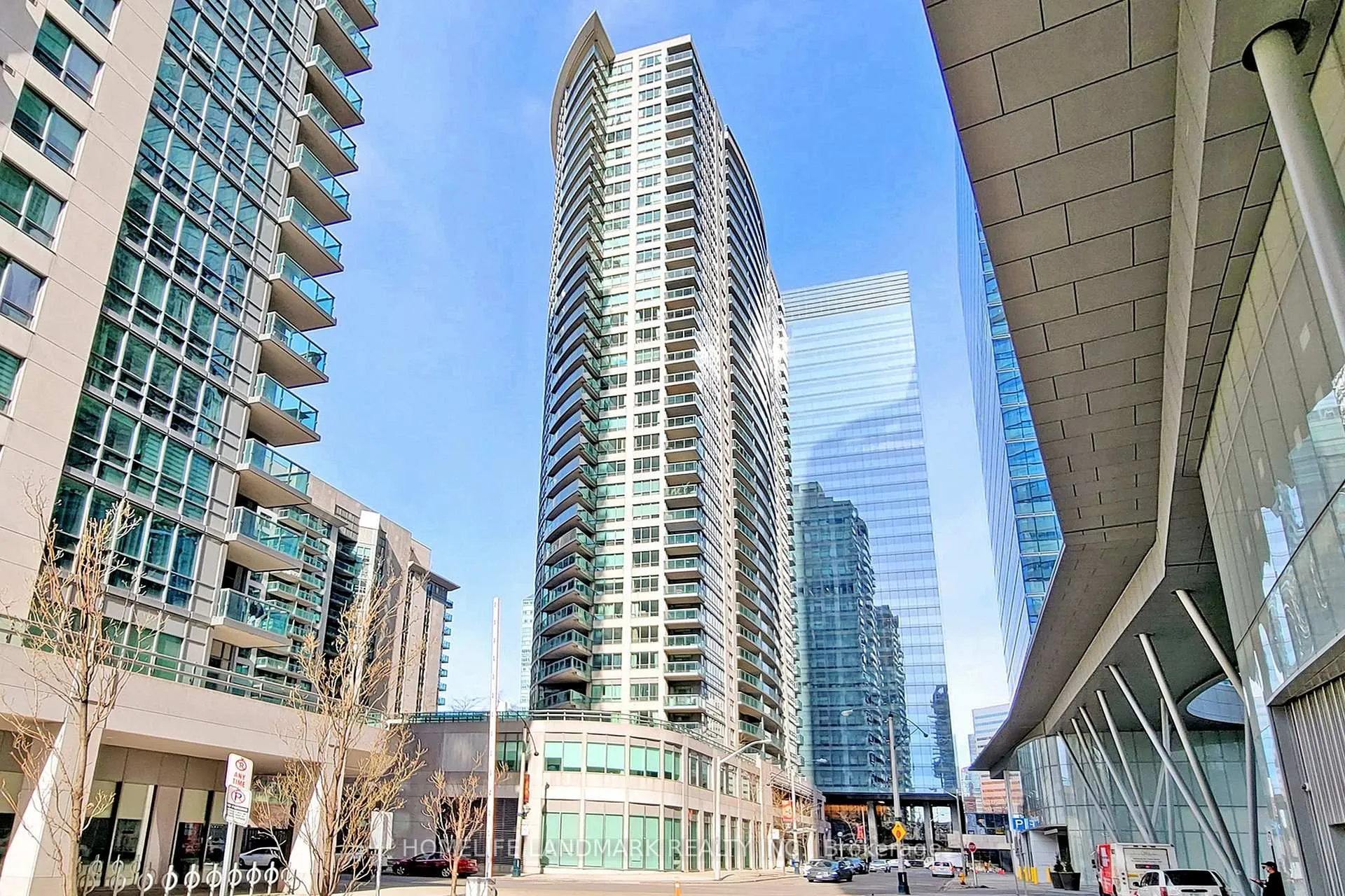 Photo 2 of Unit 901, 30 Grand Trunk Crescent, Toronto, Waterfront Communities — HOMEH