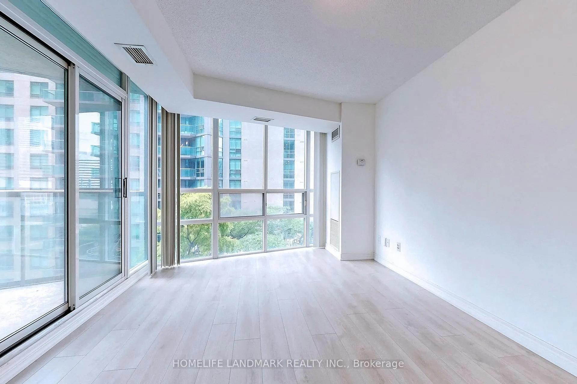 Photo 6 of Unit 901, 30 Grand Trunk Crescent, Toronto, Waterfront Communities — HOMEH