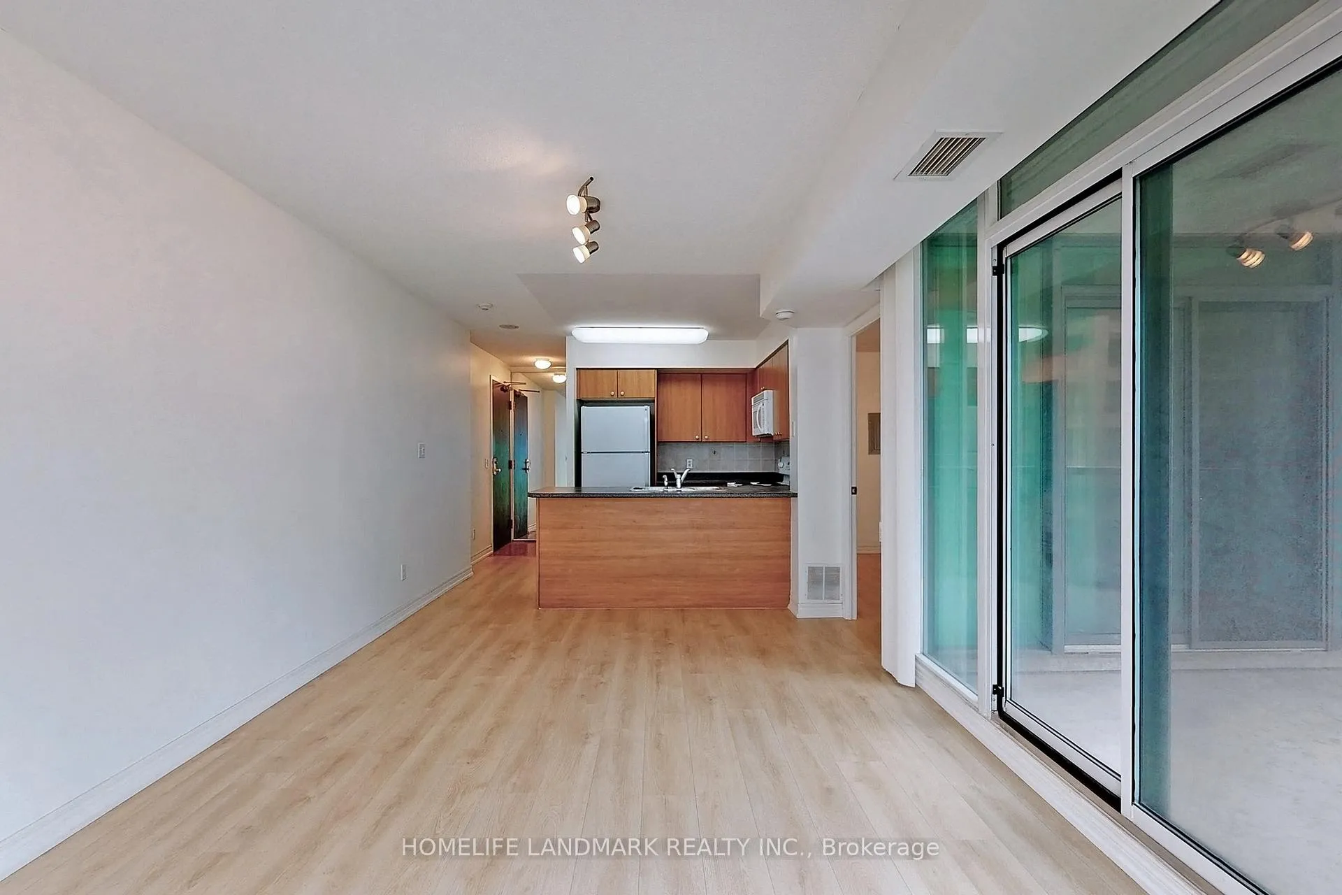 Photo 9 of Unit 901, 30 Grand Trunk Crescent, Toronto, Waterfront Communities — HOMEH