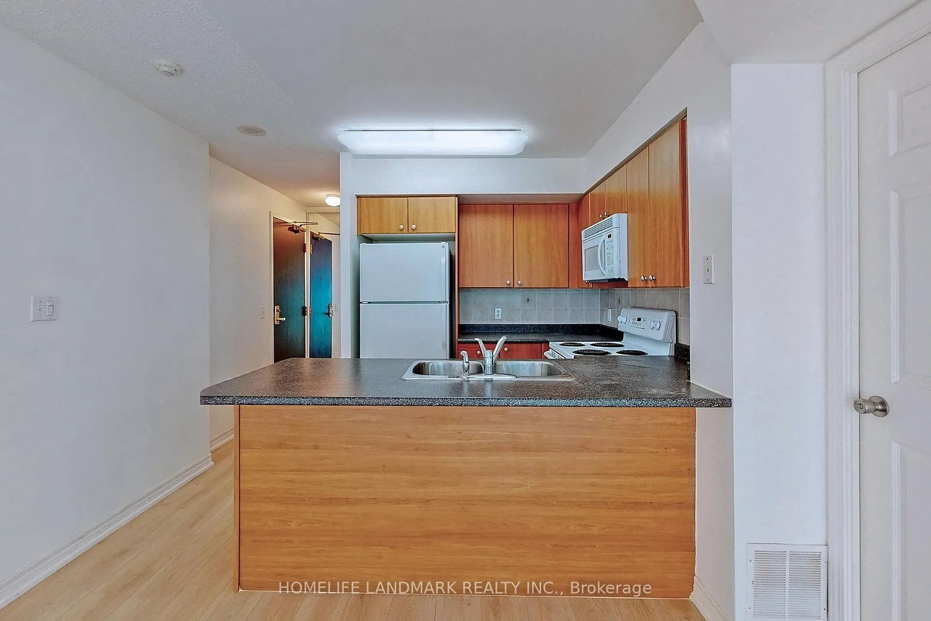 Photo 11 of Unit 901, 30 Grand Trunk Crescent, Toronto, Waterfront Communities — HOMEH