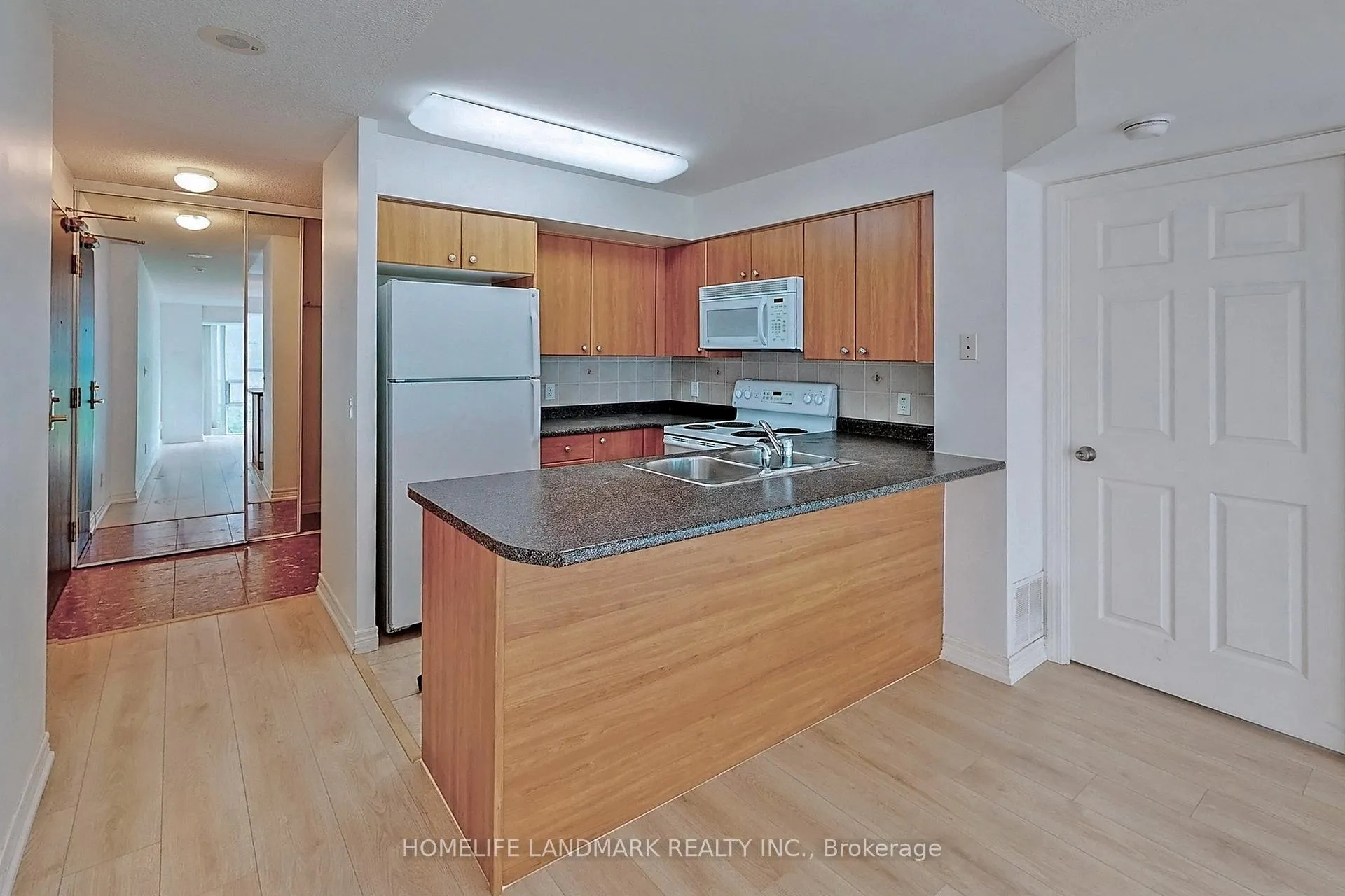 Photo 12 of Unit 901, 30 Grand Trunk Crescent, Toronto, Waterfront Communities — HOMEH