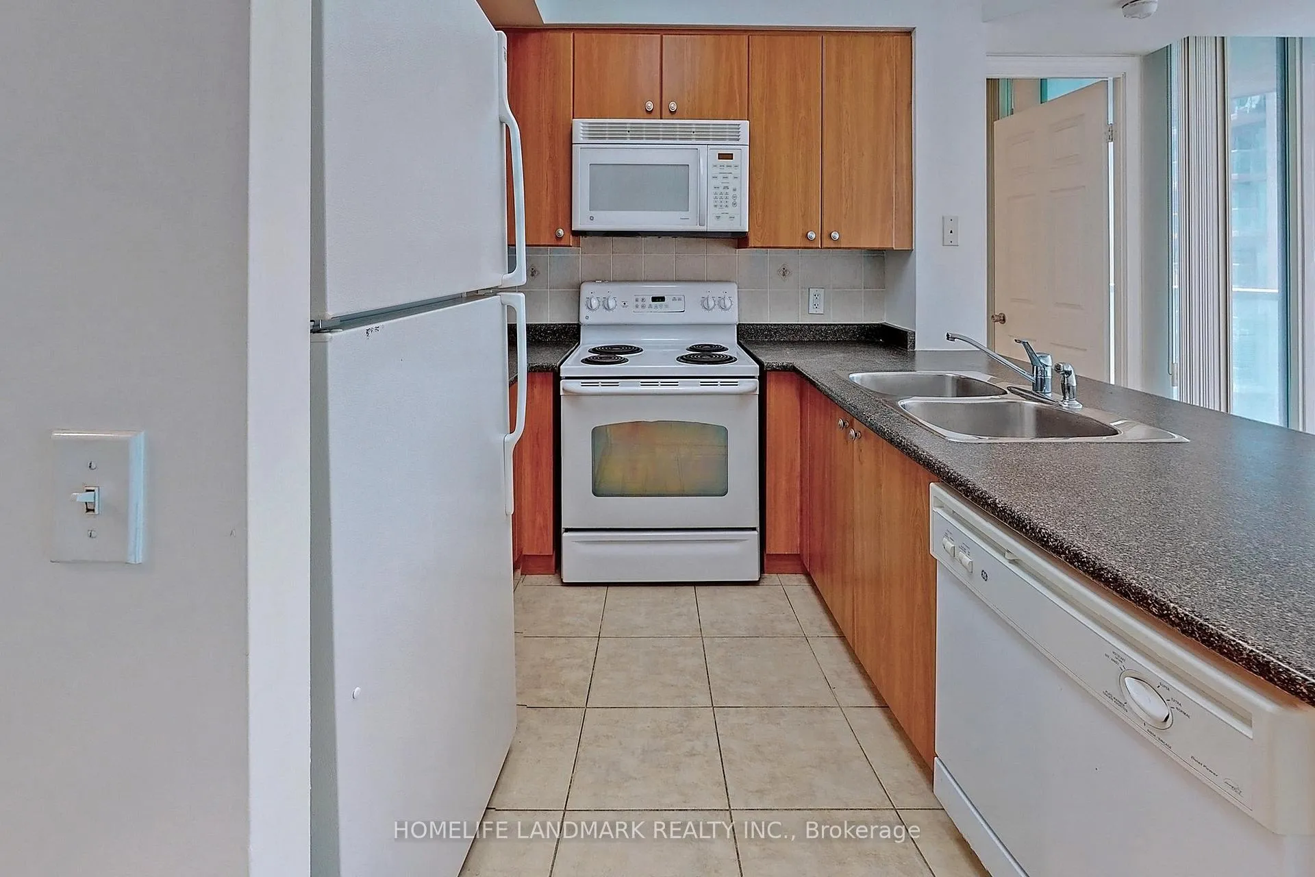 Photo 13 of Unit 901, 30 Grand Trunk Crescent, Toronto, Waterfront Communities — HOMEH