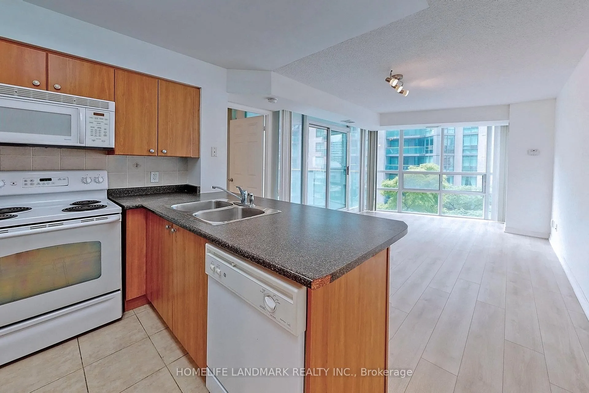 Photo 14 of Unit 901, 30 Grand Trunk Crescent, Toronto, Waterfront Communities — HOMEH