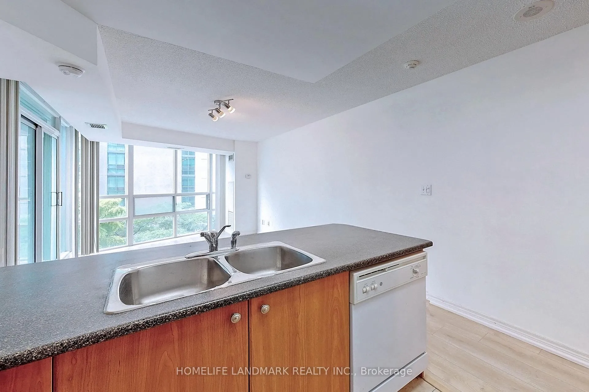 Photo 16 of Unit 901, 30 Grand Trunk Crescent, Toronto, Waterfront Communities — HOMEH