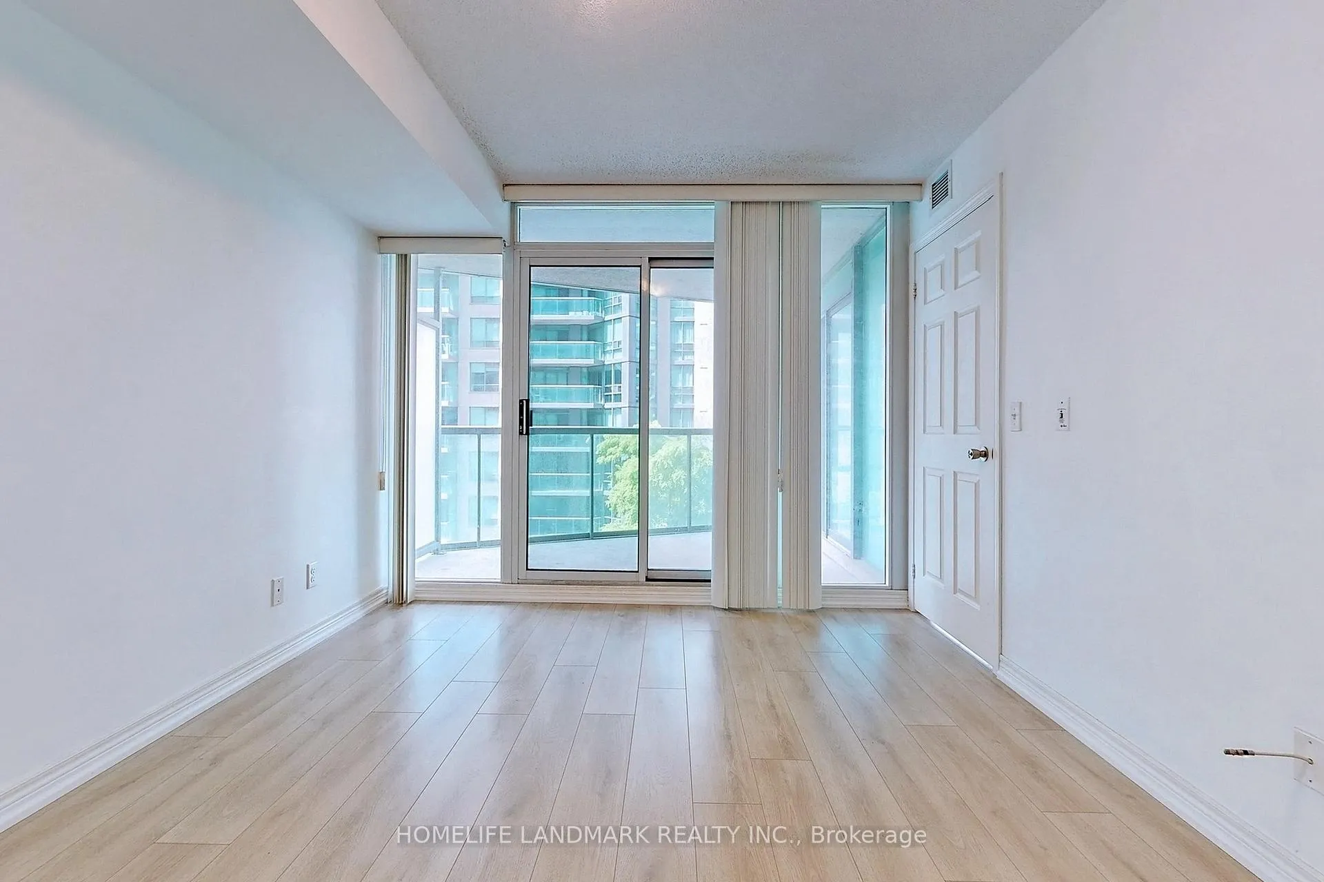 Photo 17 of Unit 901, 30 Grand Trunk Crescent, Toronto, Waterfront Communities — HOMEH