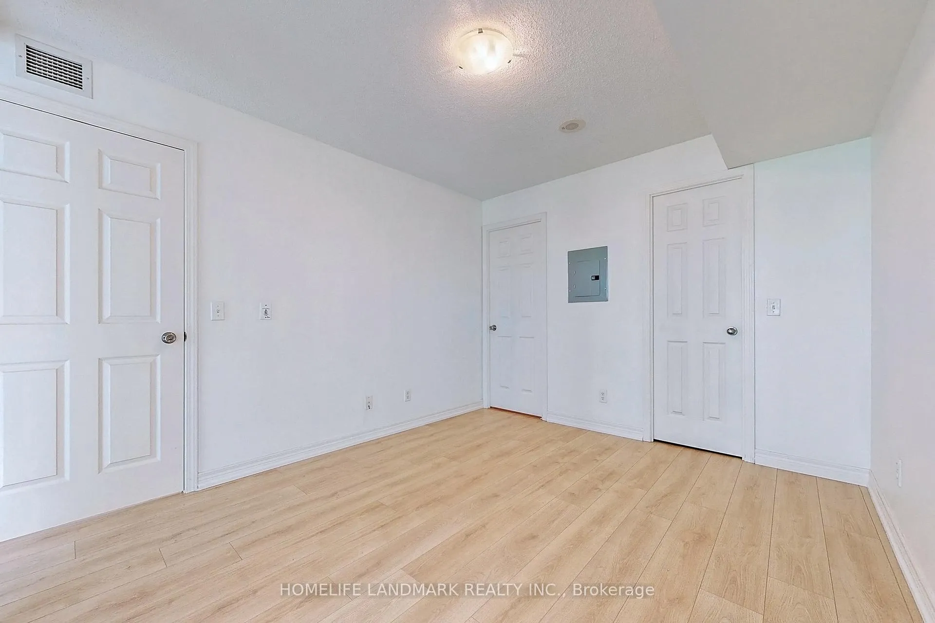 Photo 18 of Unit 901, 30 Grand Trunk Crescent, Toronto, Waterfront Communities — HOMEH