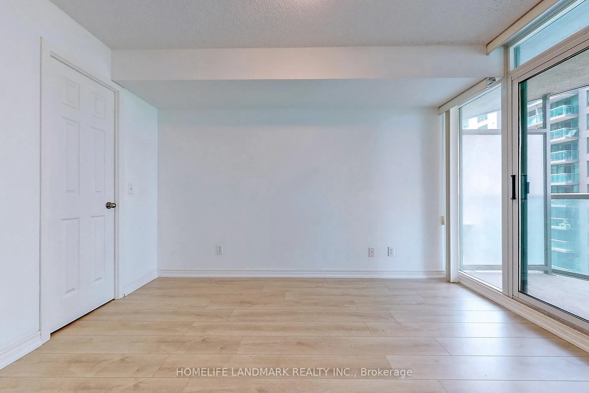 Photo 19 of Unit 901, 30 Grand Trunk Crescent, Toronto, Waterfront Communities — HOMEH