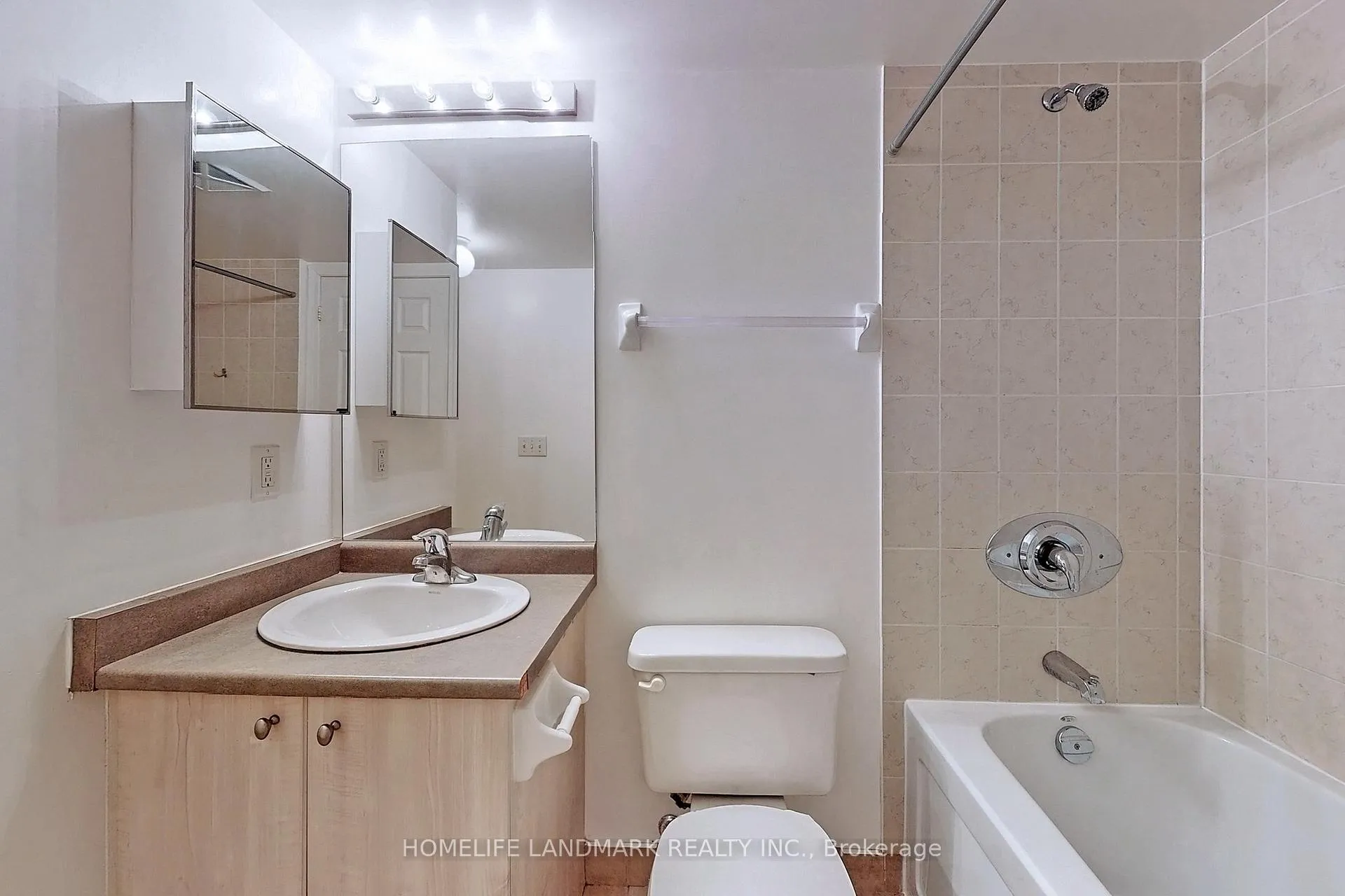 Photo 24 of Unit 901, 30 Grand Trunk Crescent, Toronto, Waterfront Communities — HOMEH