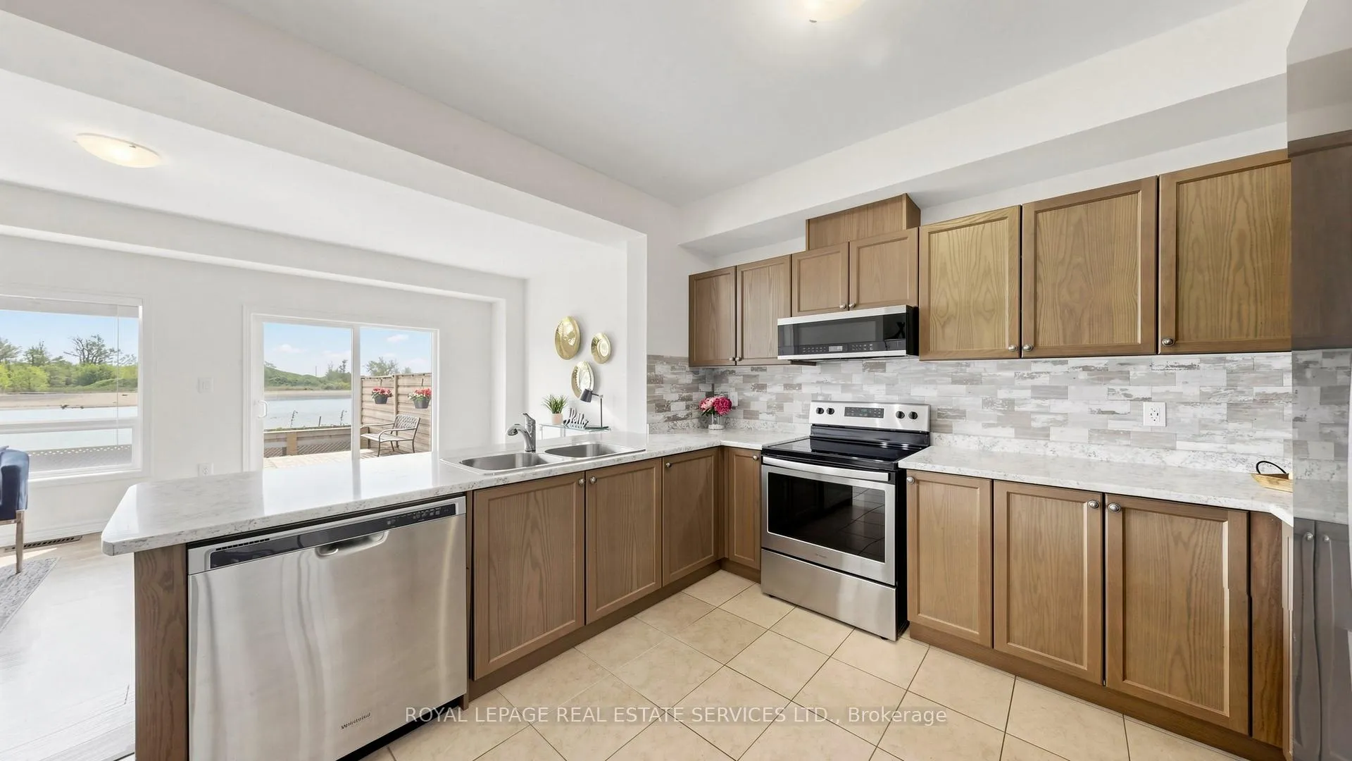 Photo 12 of 60 Bradbury Road, Hamilton, Stoney Creek Mountain — HOMEH