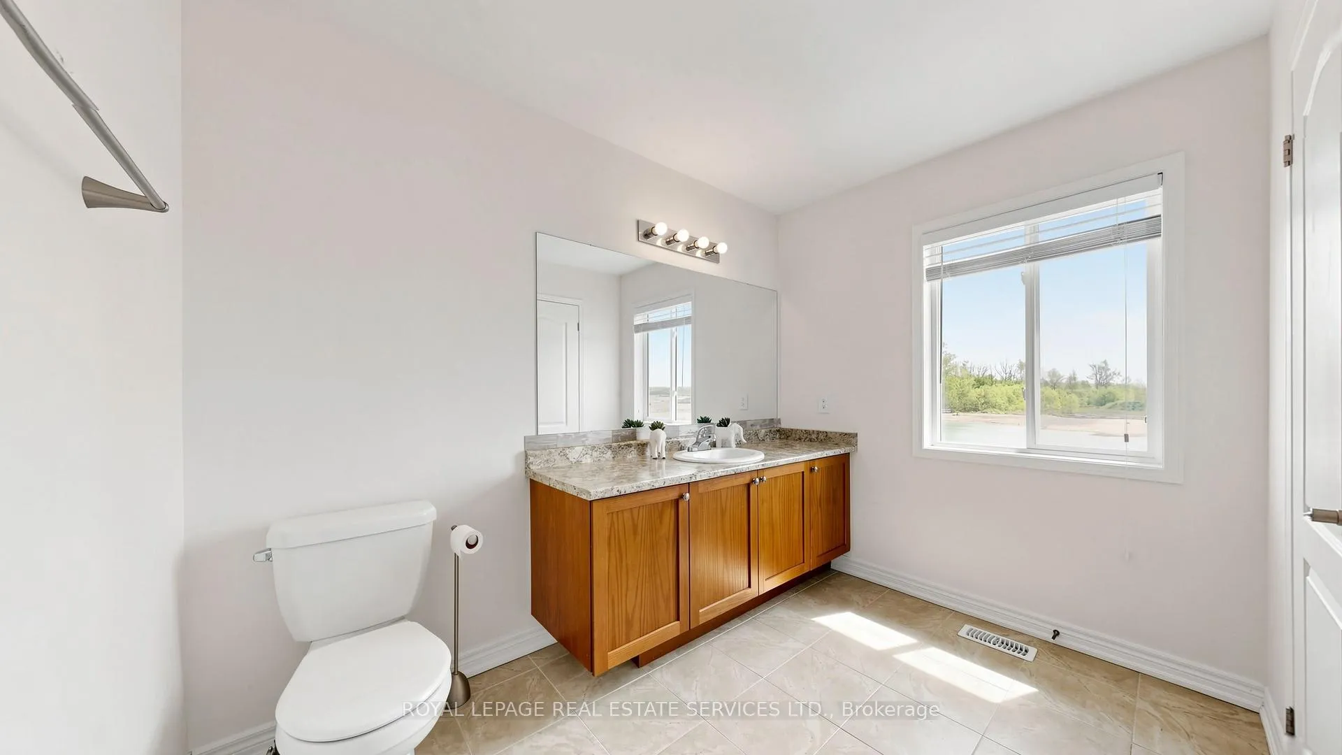 Photo 25 of 60 Bradbury Road, Hamilton, Stoney Creek Mountain — HOMEH