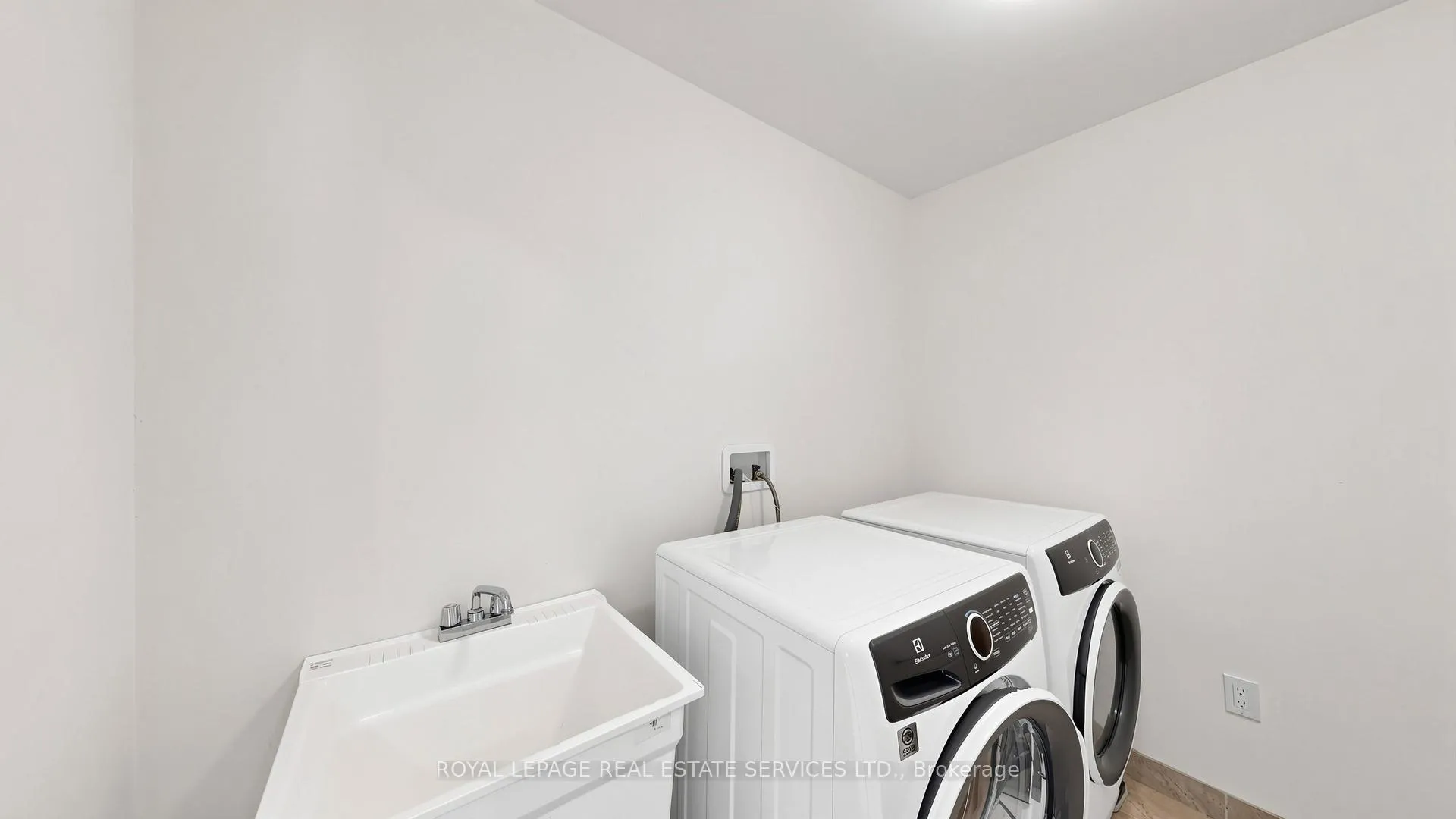 Photo 32 of 60 Bradbury Road, Hamilton, Stoney Creek Mountain — HOMEH