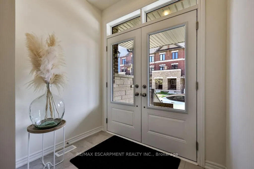Photo 3 of 52 Bonnington Drive, Brampton, Northwest Brampton — HOMEH