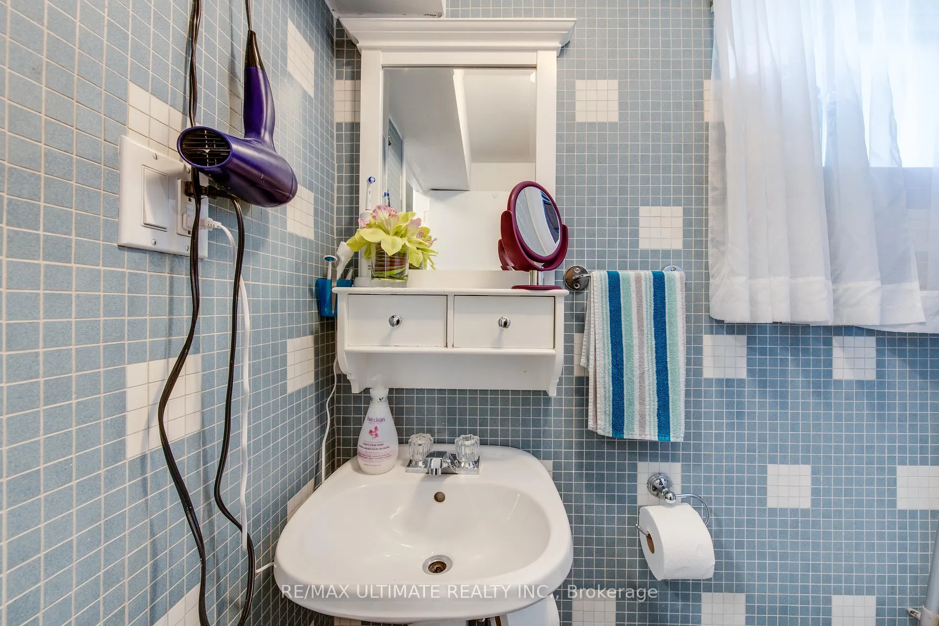 Photo 17 of Unit Lower, 5 Burrard Road, Etobicoke, Elms-Old Rexdale — HOMEH
