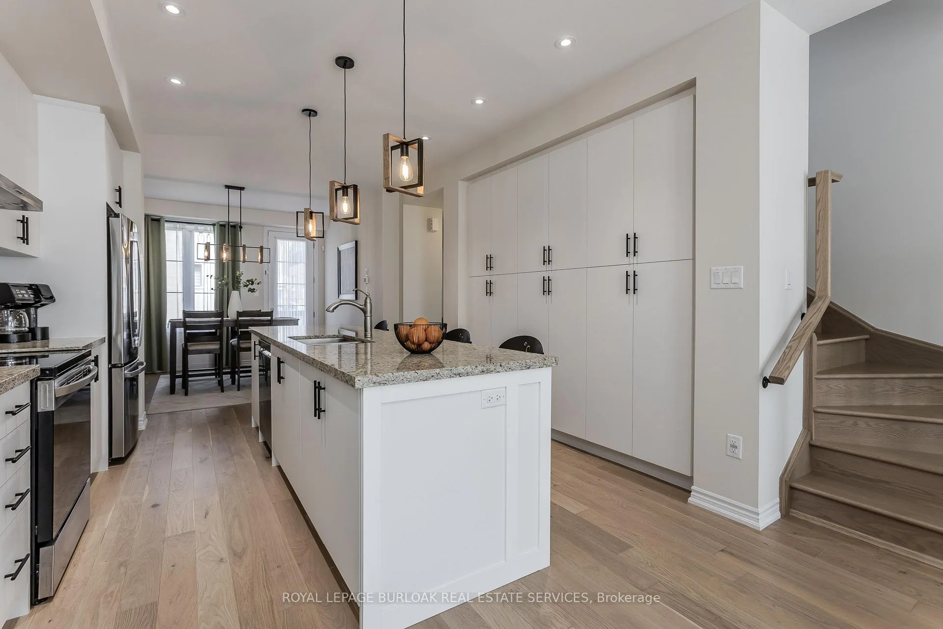 Photo 10 of 1401 Almonte Drive, Burlington, Tyandaga — HOMEH