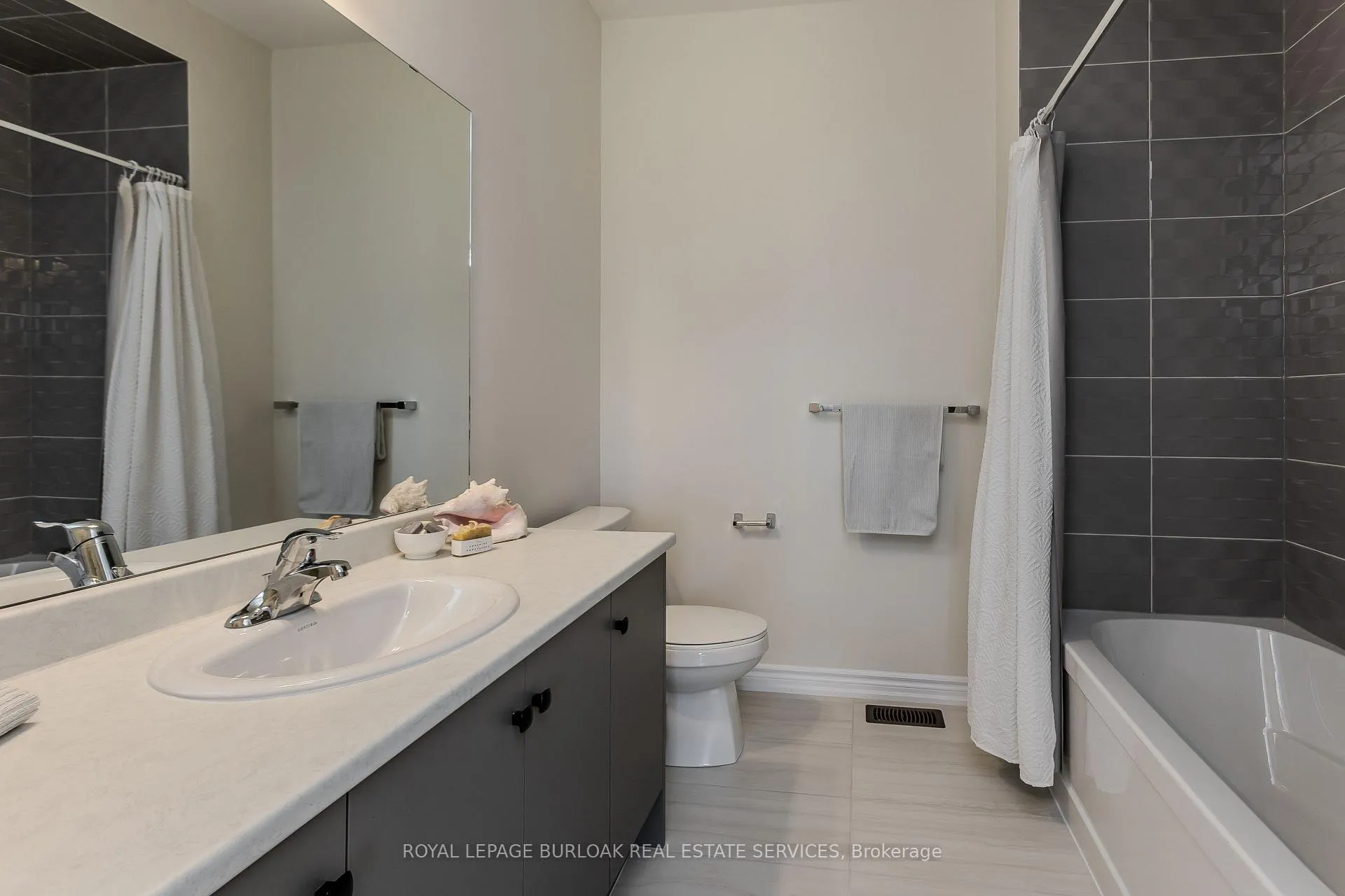 Photo 18 of 1401 Almonte Drive, Burlington, Tyandaga — HOMEH