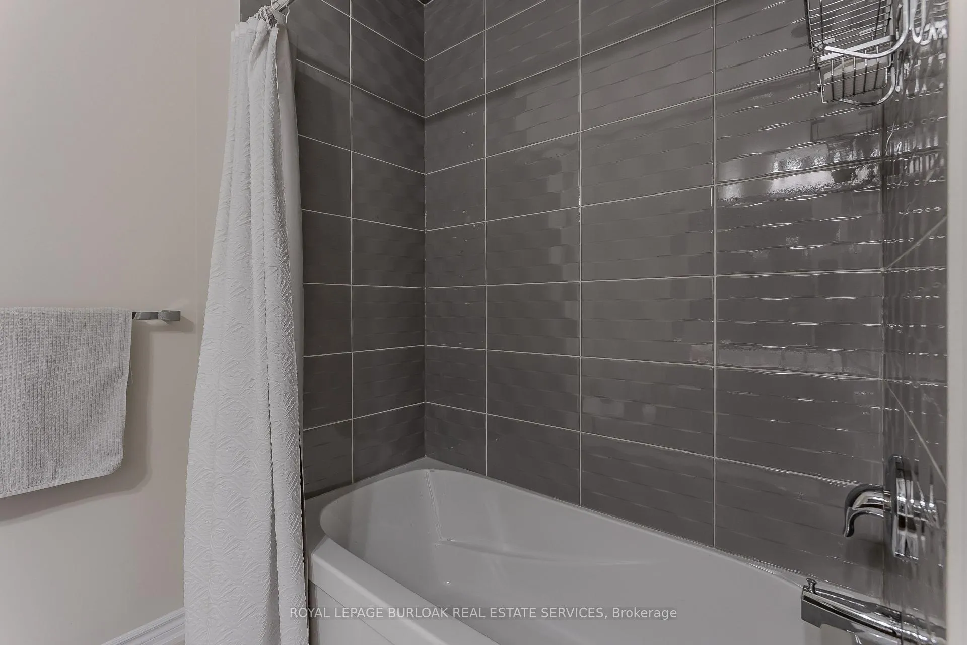 Photo 19 of 1401 Almonte Drive, Burlington, Tyandaga — HOMEH