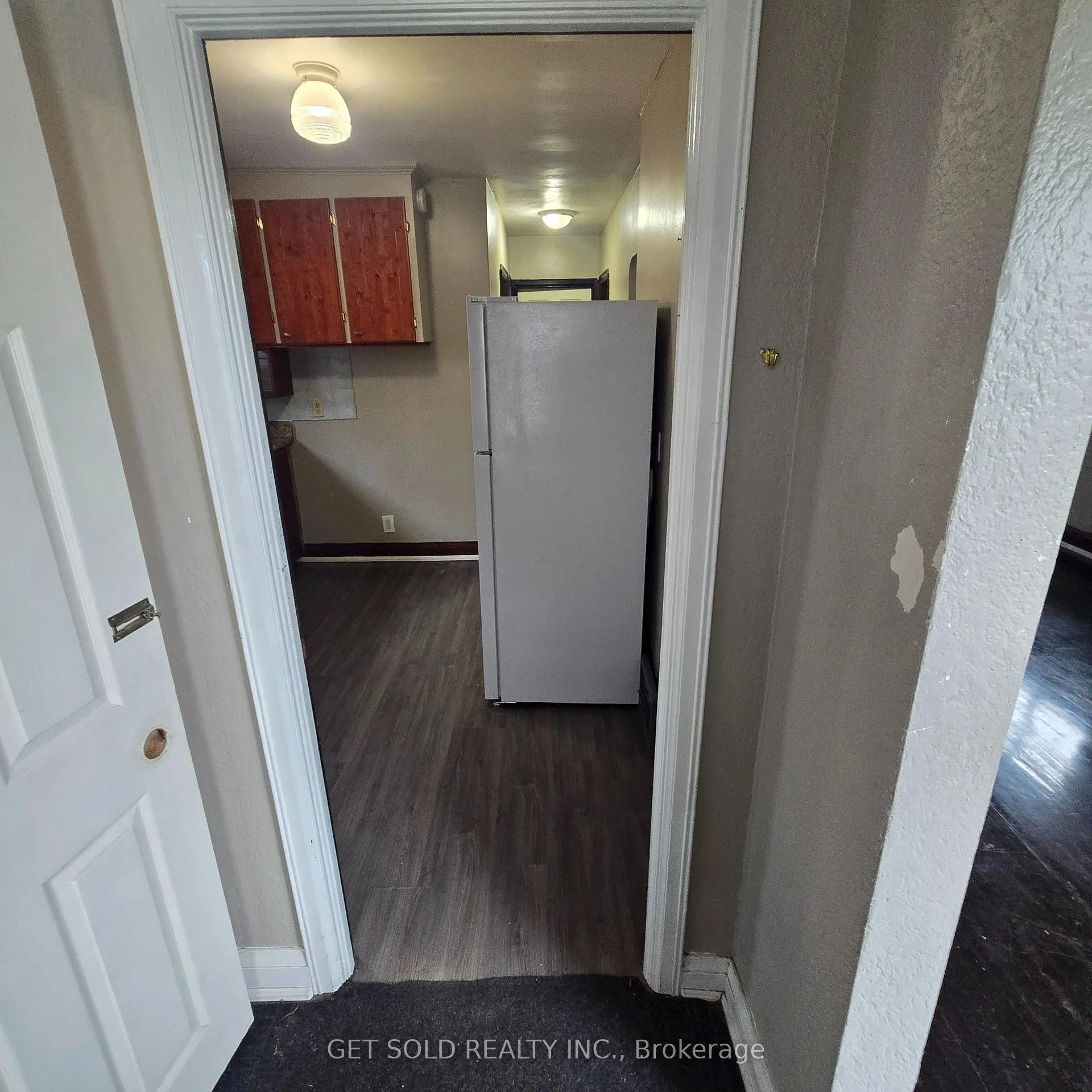 Photo 3 of 54 Sixteenth Street, Etobicoke, New Toronto — HOMEH