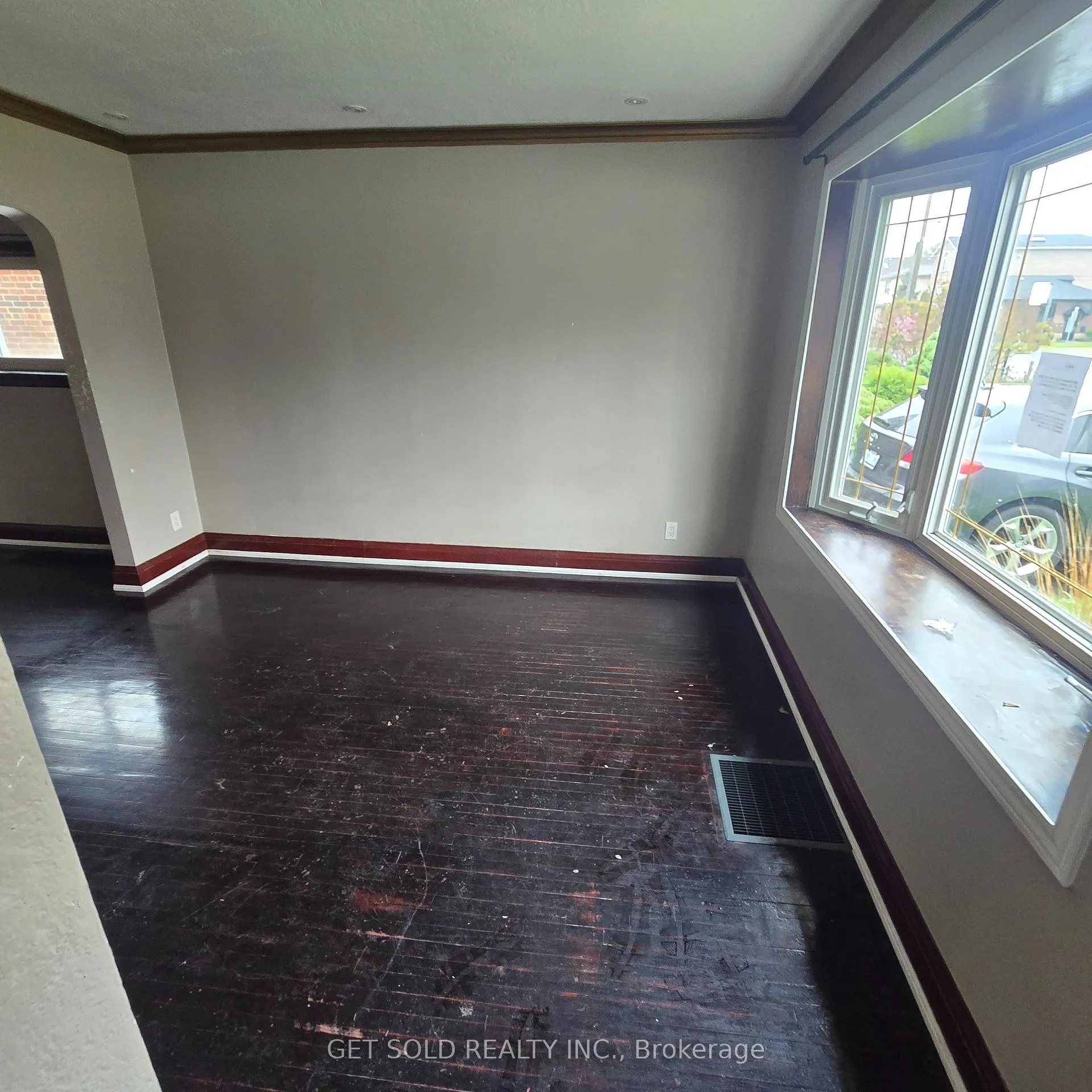 Photo 4 of 54 Sixteenth Street, Etobicoke, New Toronto — HOMEH