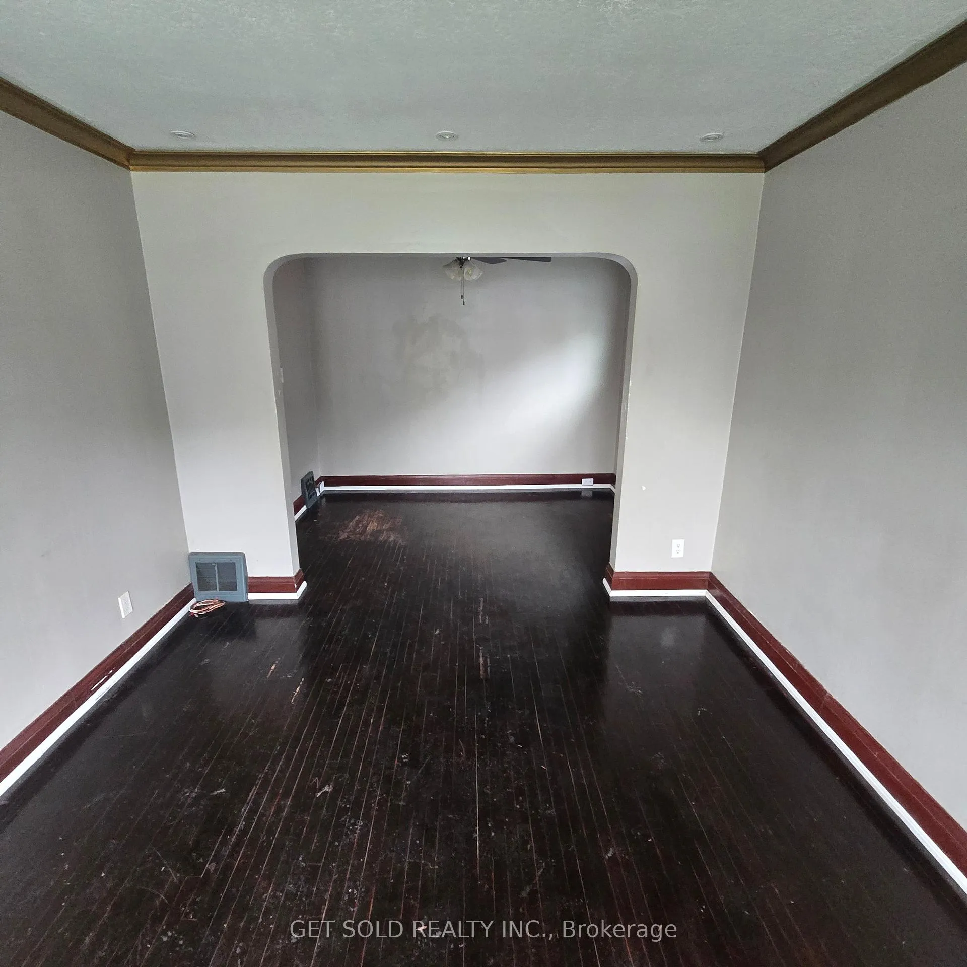 Photo 5 of 54 Sixteenth Street, Etobicoke, New Toronto — HOMEH