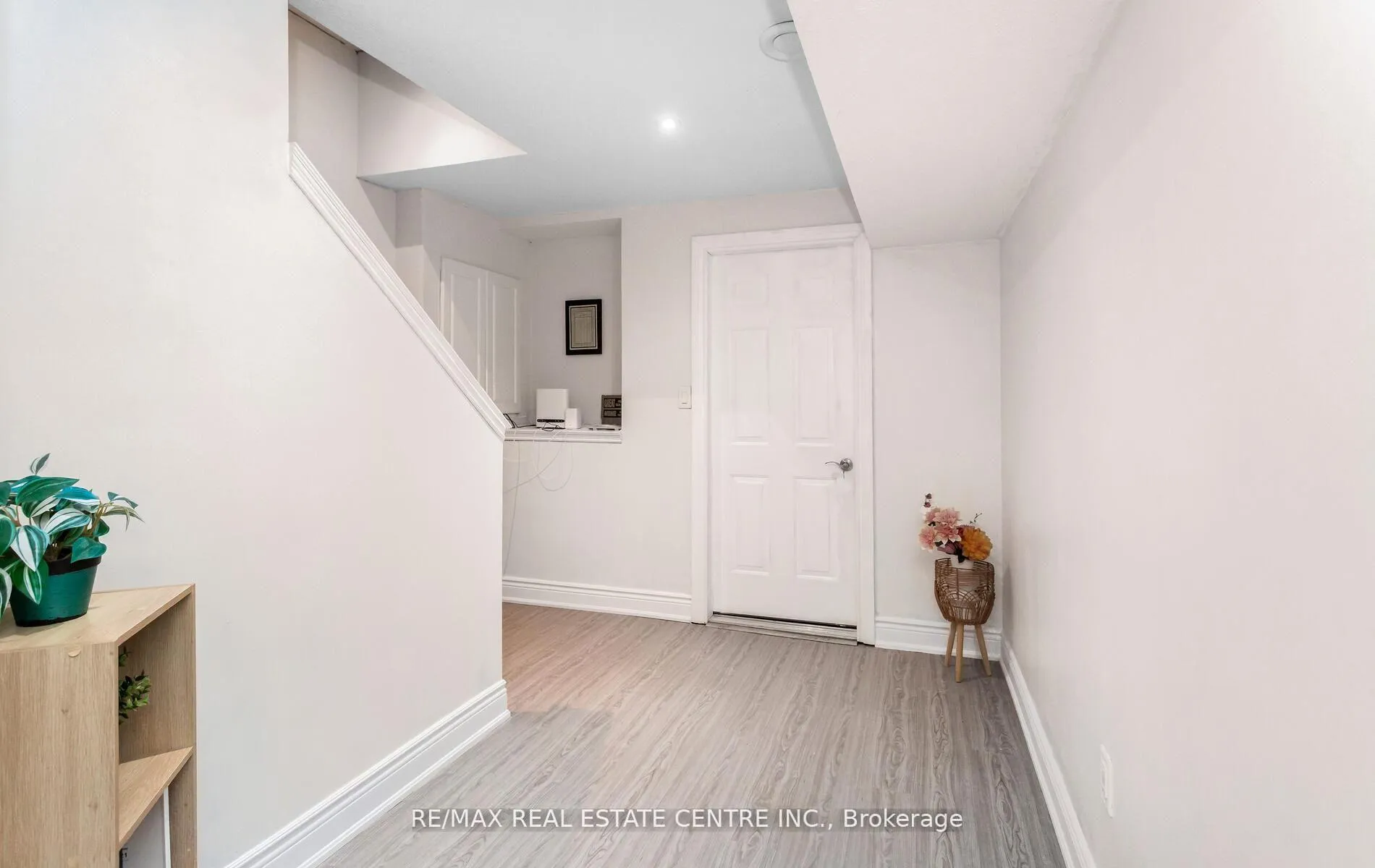 Photo 16 of 31 Rianna Court, Hamilton, Carpenter — HOMEH