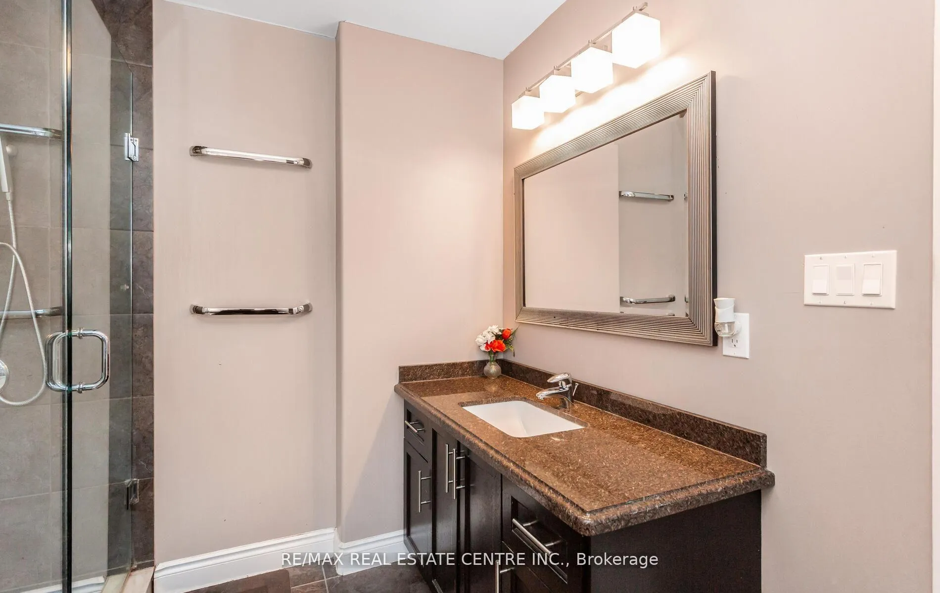 Photo 25 of 31 Rianna Court, Hamilton, Carpenter — HOMEH