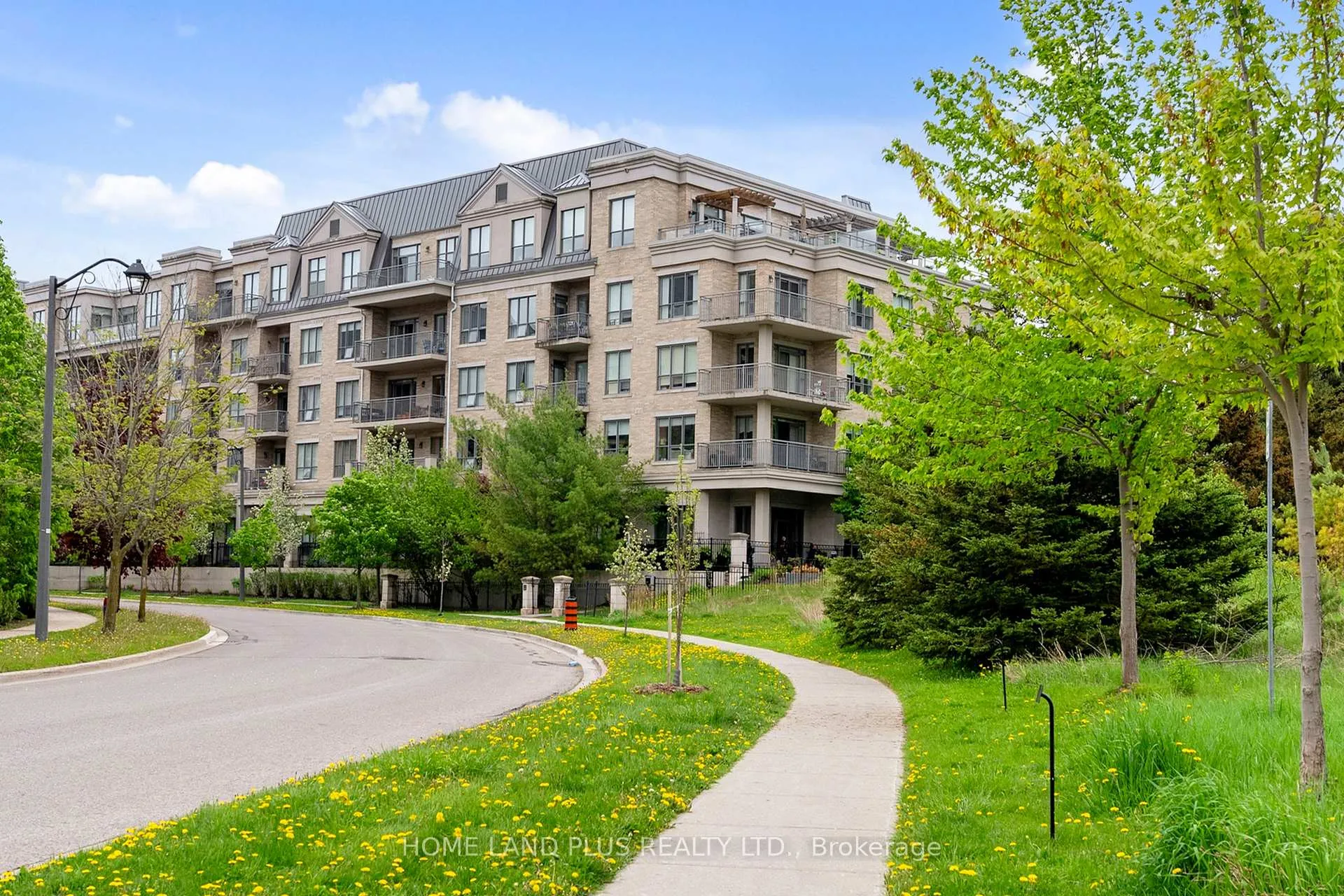 Photo 2 of Unit 422, 180 John West Way, Aurora, Bayview Wellington — HOMEH