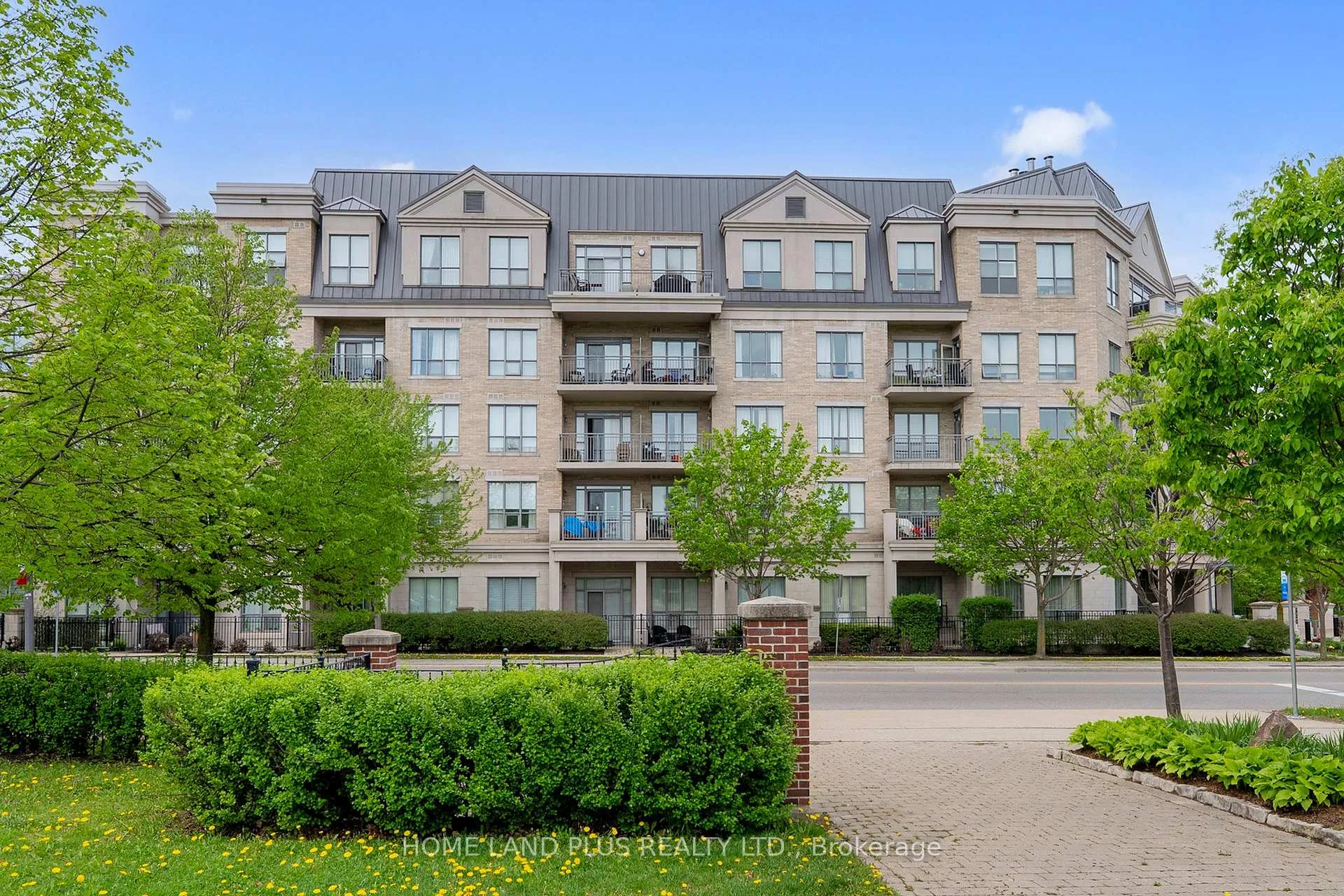 Photo 4 of Unit 422, 180 John West Way, Aurora, Bayview Wellington — HOMEH